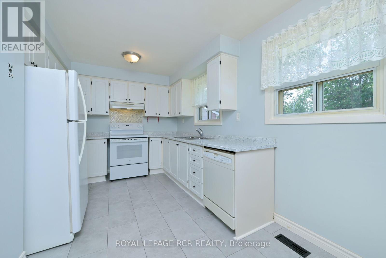 Photo 6 of 46 Cambridge Avenue, Orangeville ON