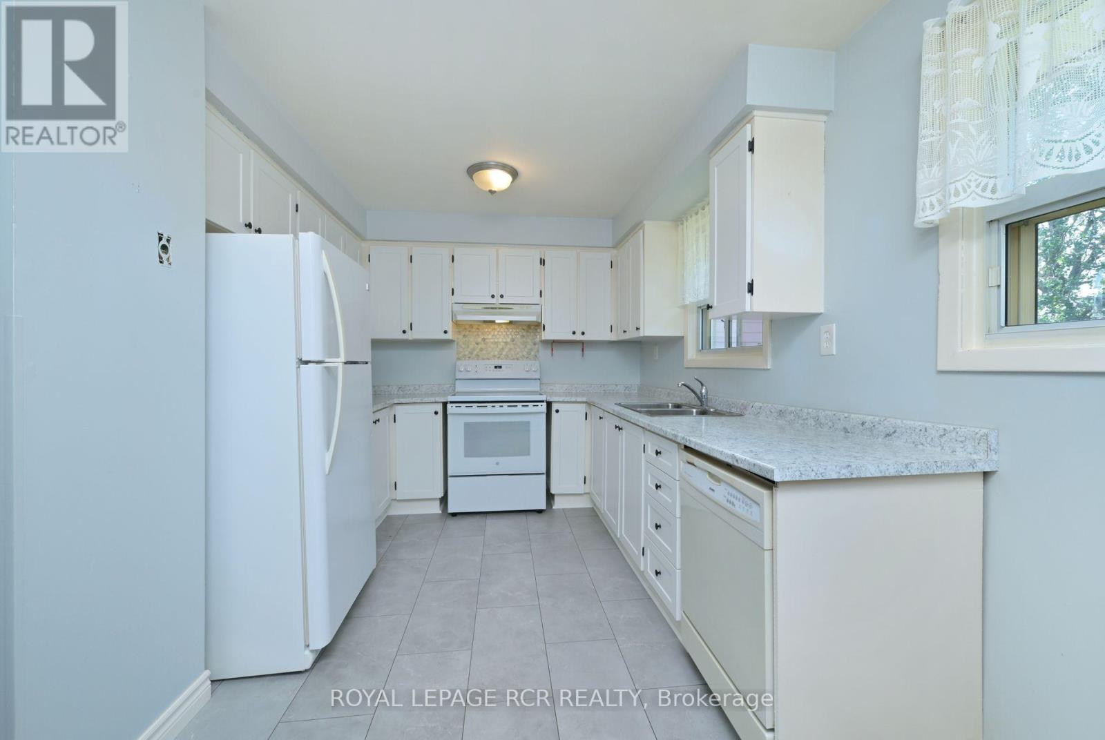 Photo 7 of 46 Cambridge Avenue, Orangeville ON