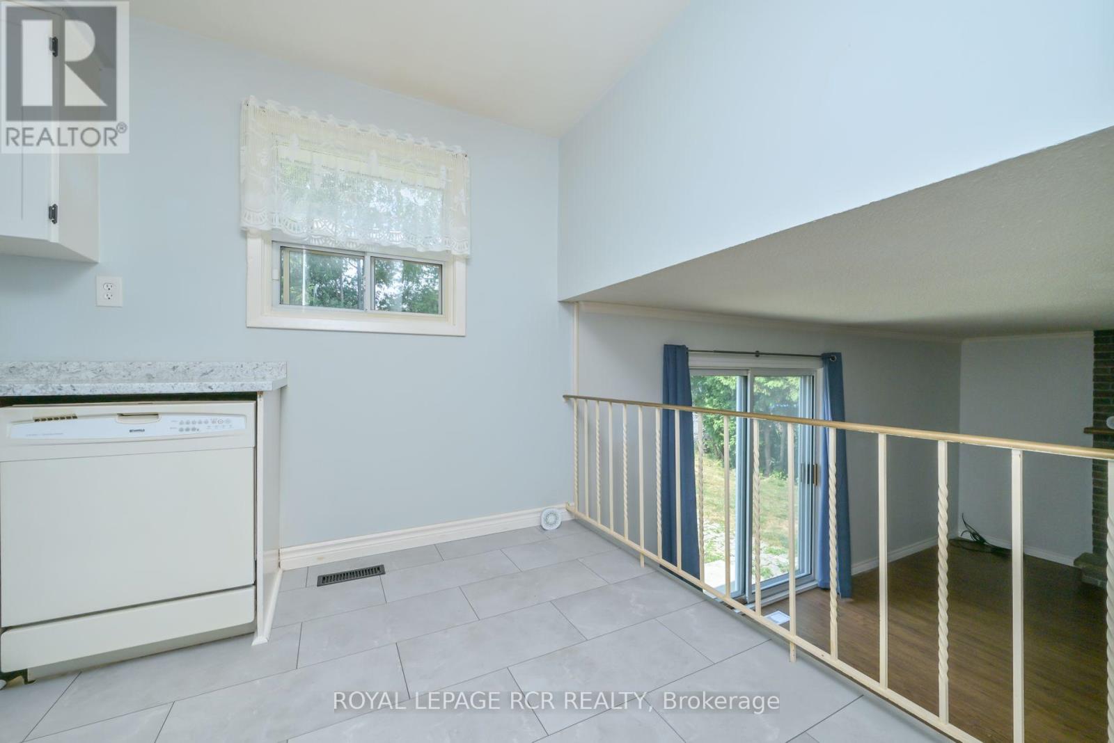 Photo 8 of 46 Cambridge Avenue, Orangeville ON