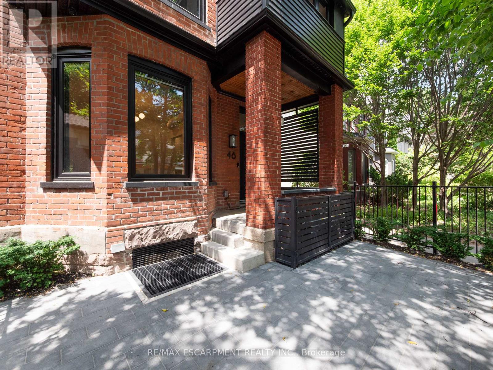 Photo 10 of 3 46 Ohara Avenue, Toronto ON