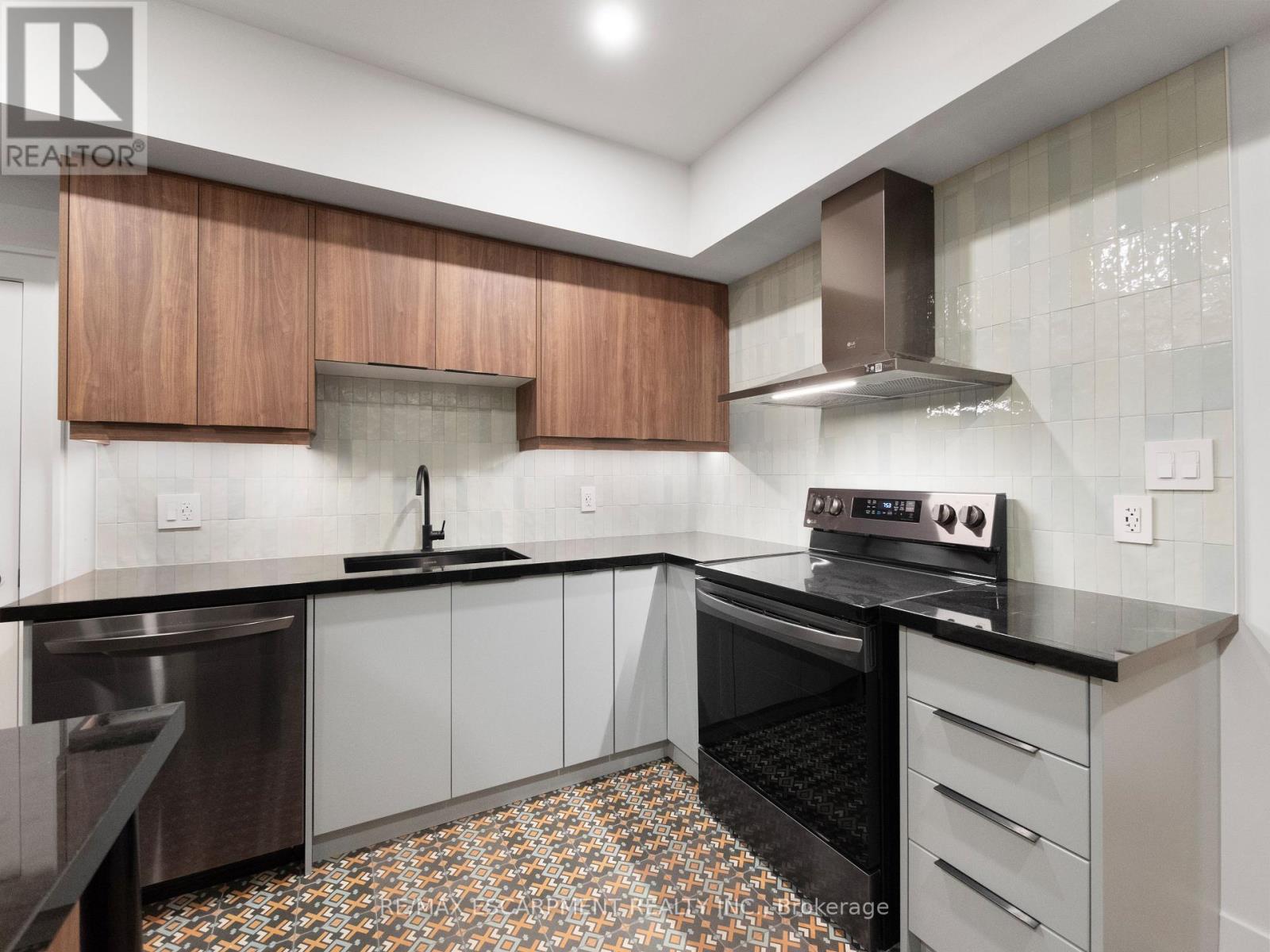 Photo 2 of 3 46 Ohara Avenue, Toronto ON