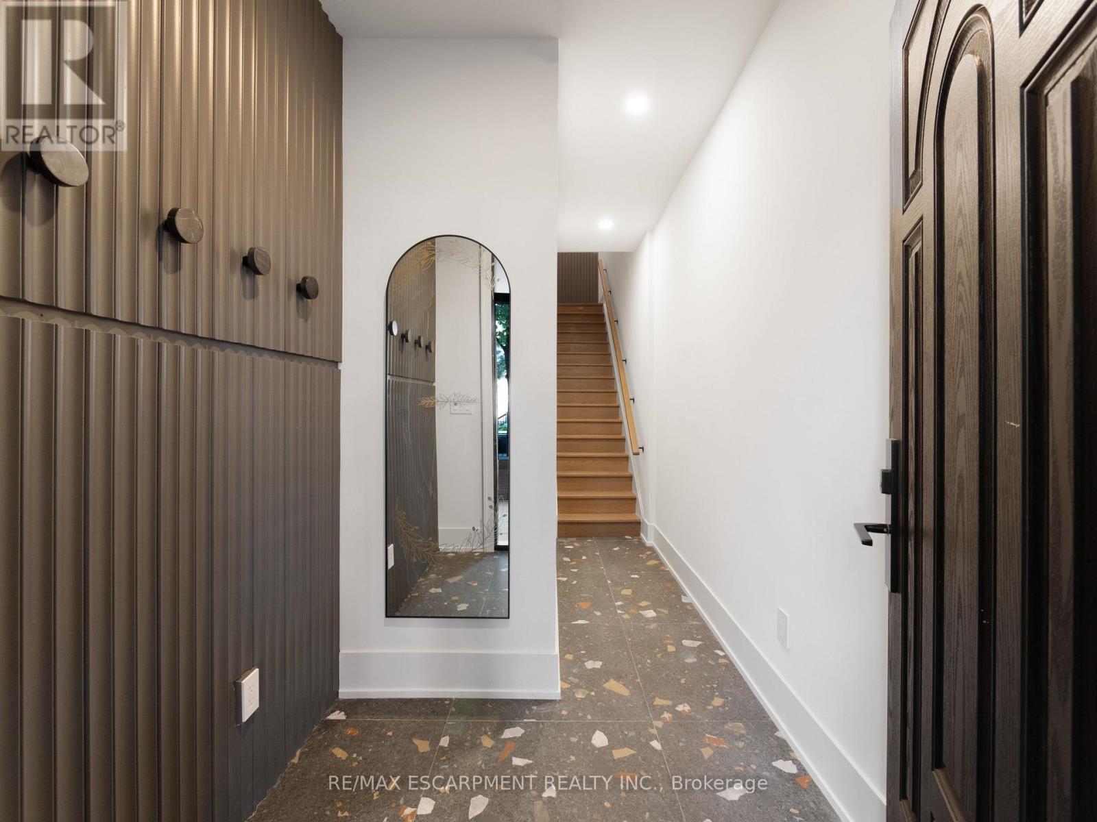 Photo 4 of 3 46 Ohara Avenue, Toronto ON