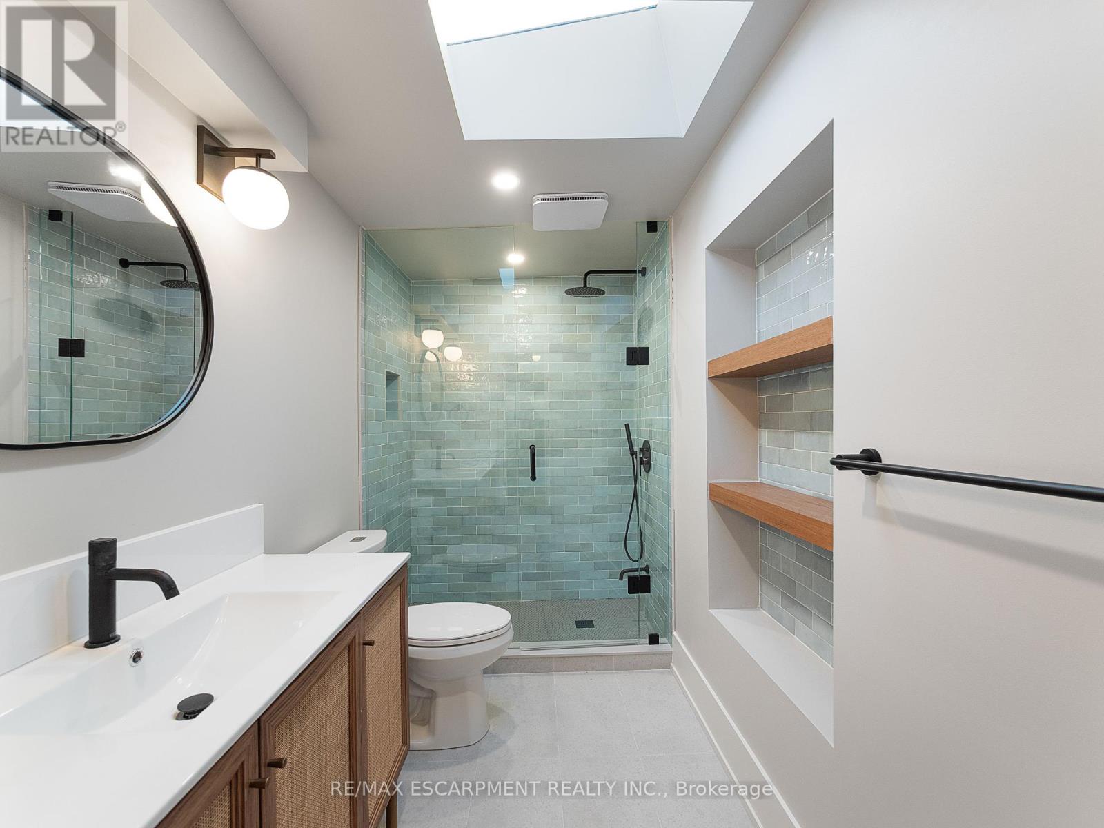 Photo 5 of 3 46 Ohara Avenue, Toronto ON
