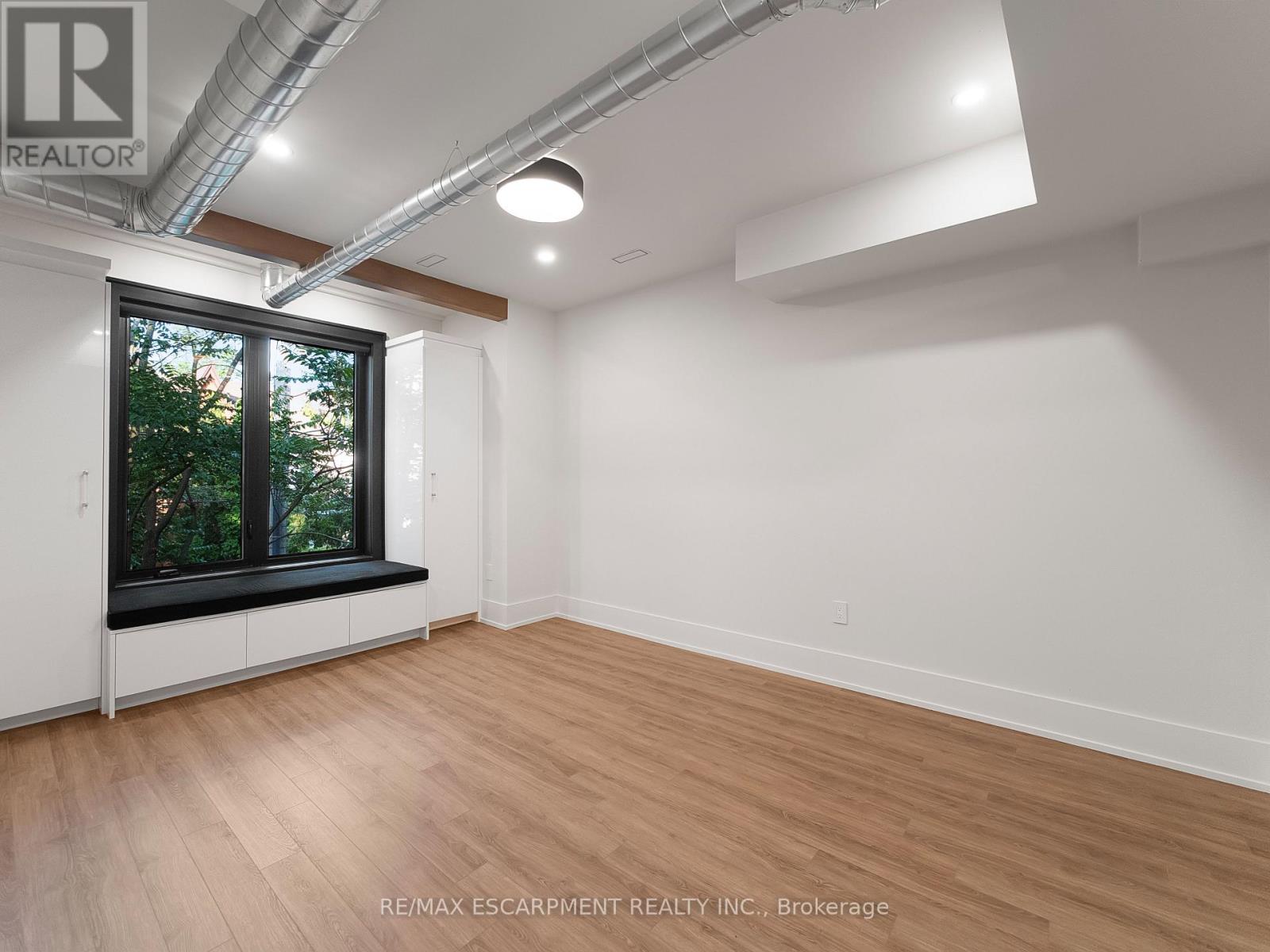 Photo 6 of 3 46 Ohara Avenue, Toronto ON