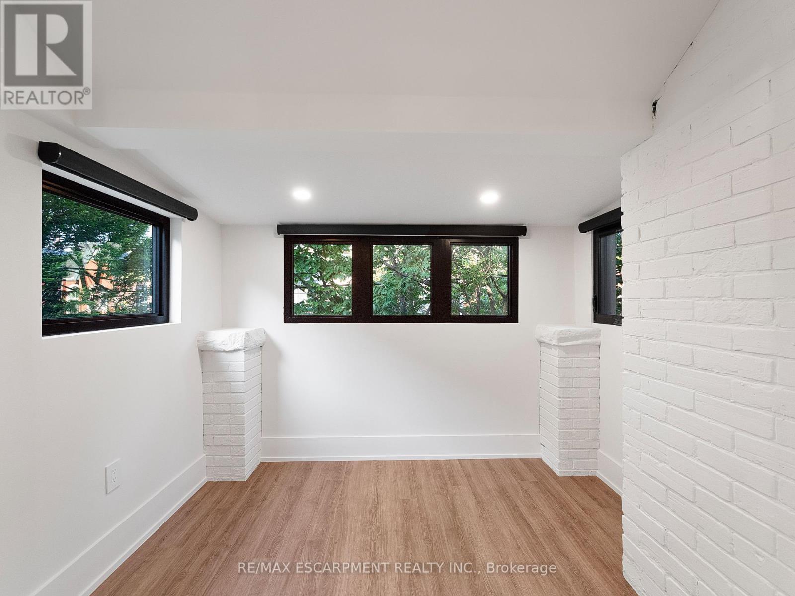 Photo 7 of 3 46 Ohara Avenue, Toronto ON