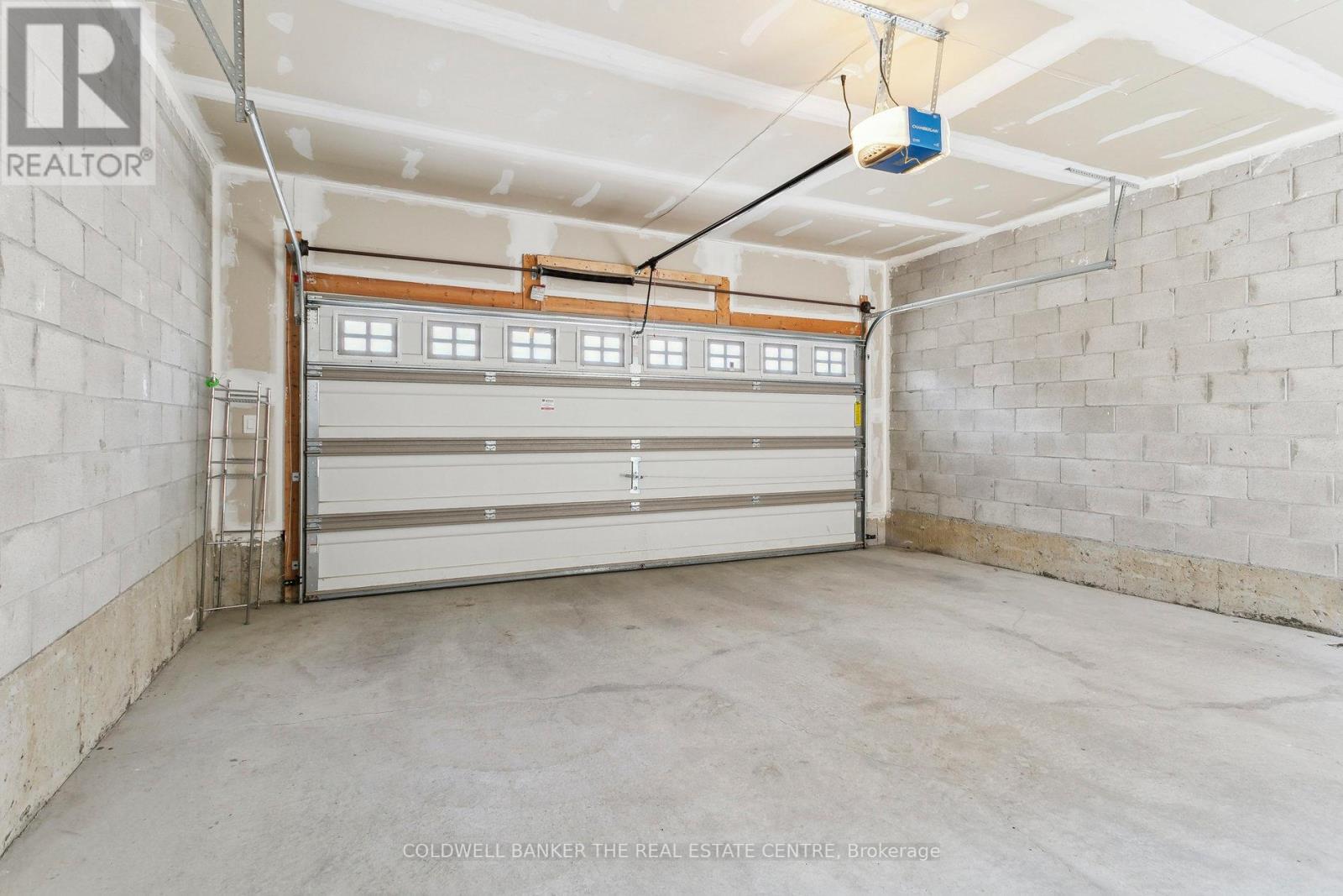 Photo 8 of 266 Inspire Boulevard, Brampton ON