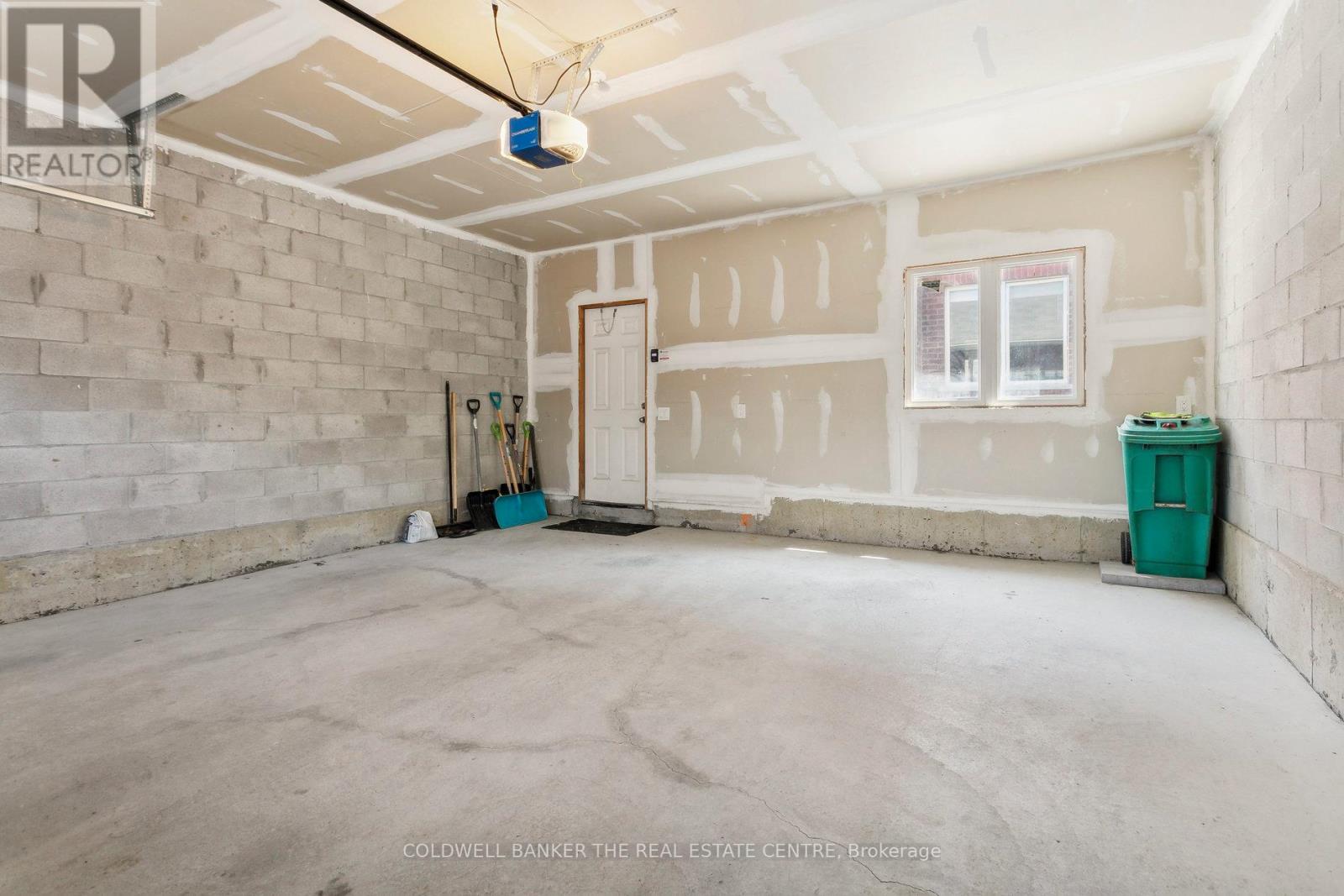 Photo 7 of 266 Inspire Boulevard, Brampton ON