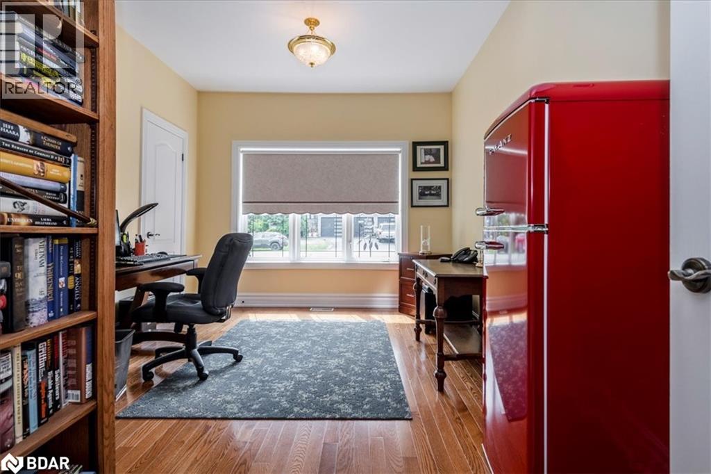 Photo 23 of 34 Heatherwood Drive, Springwater ON