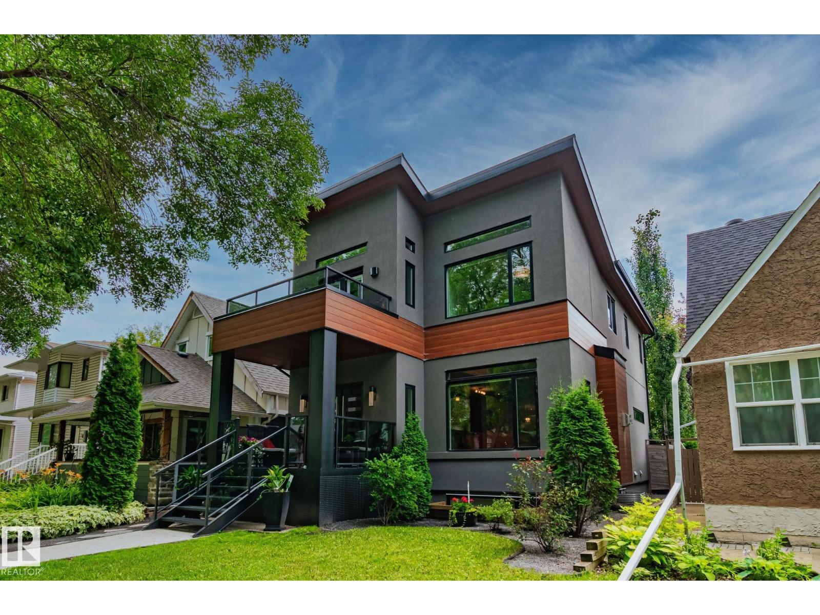 Photo 1 of 11121 81 Av Nw, Edmonton AB