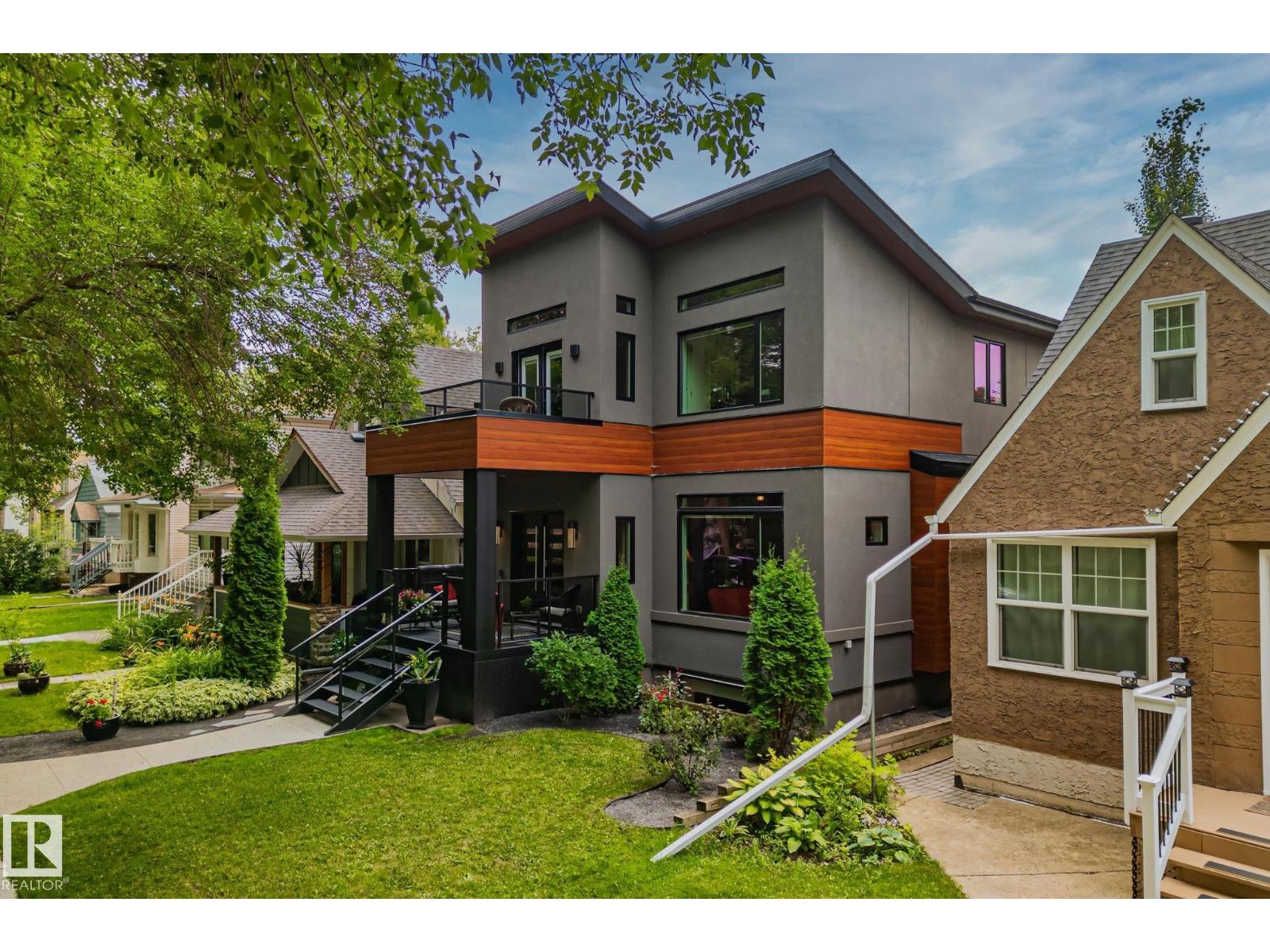 Photo 2 of 11121 81 Av Nw, Edmonton AB
