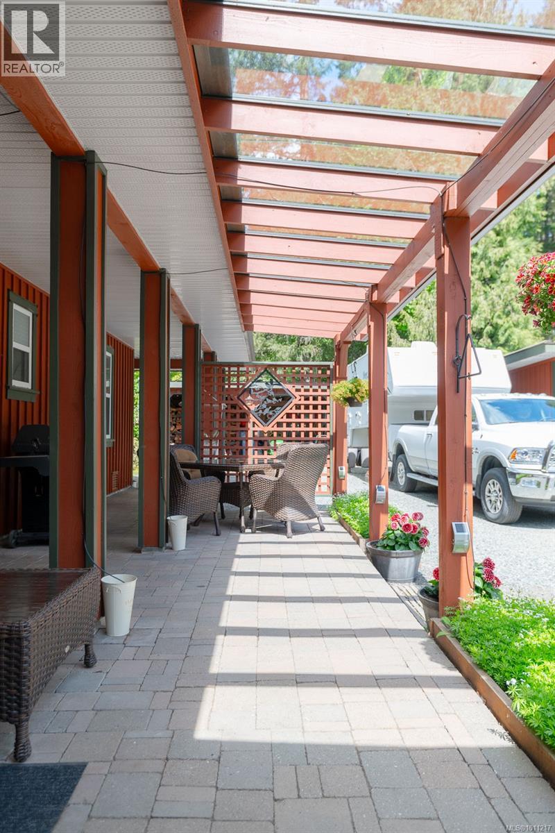 Photo 13 of 4426 Cowichan Lake Rd, Duncan BC