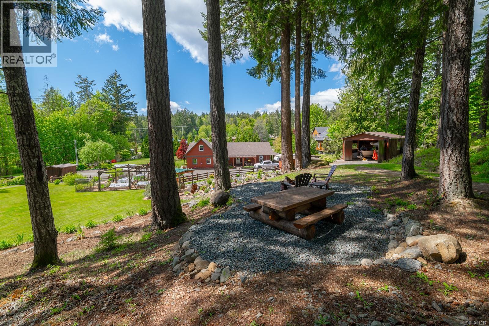 Photo 11 of 4426 Cowichan Lake Rd, Duncan BC