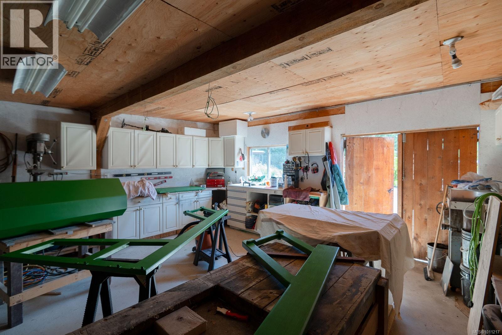 Photo 5 of 4426 Cowichan Lake Rd, Duncan BC
