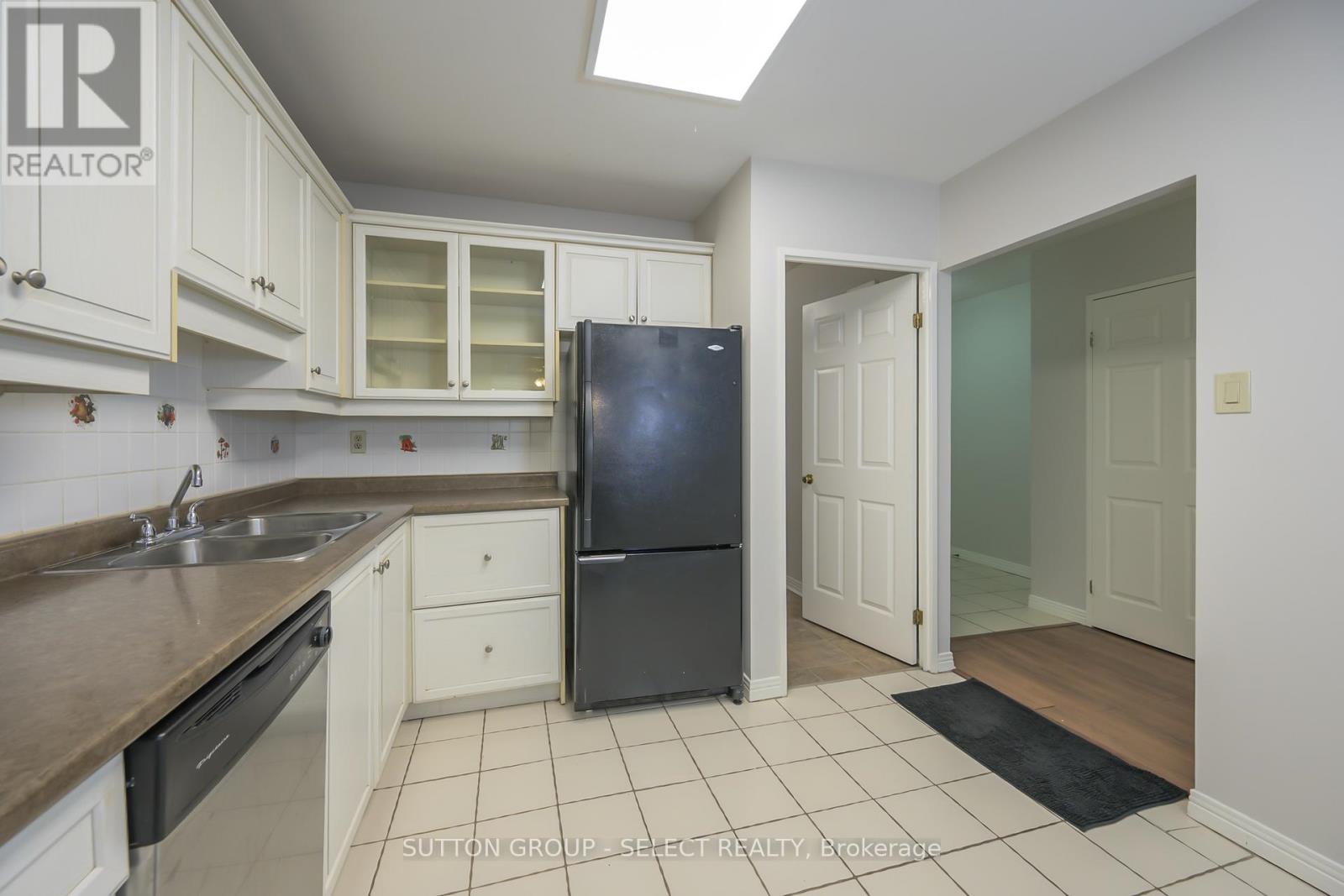 Photo 23 of 304 549 Ridout Street N, London East ON