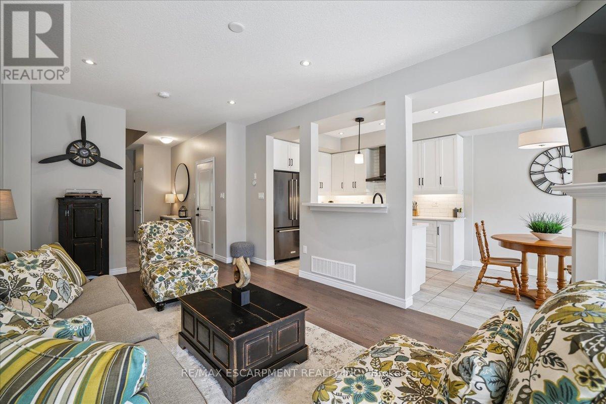 Photo 14 of 81 Beasley Grove, Hamilton ON