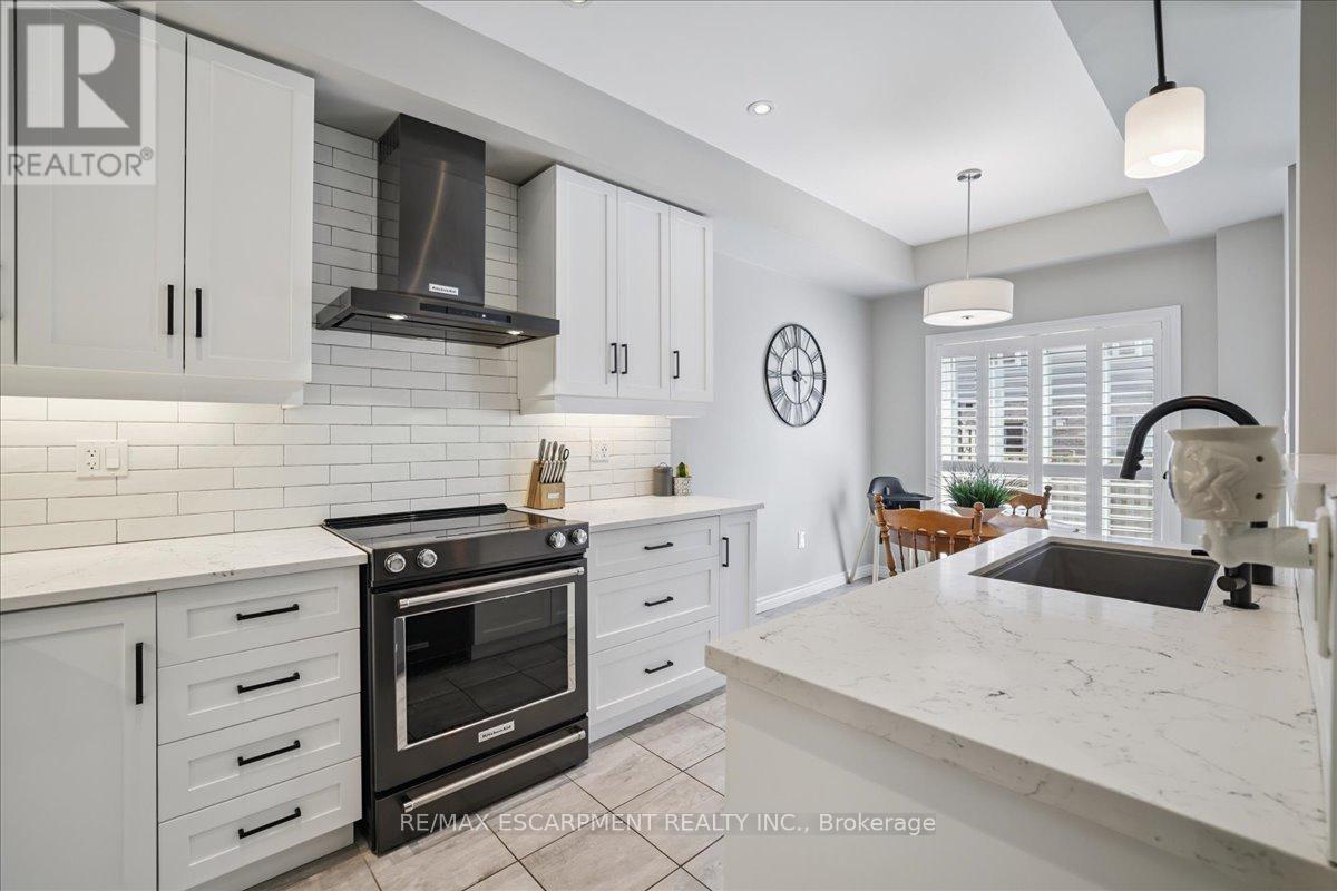 Photo 18 of 81 Beasley Grove, Hamilton ON
