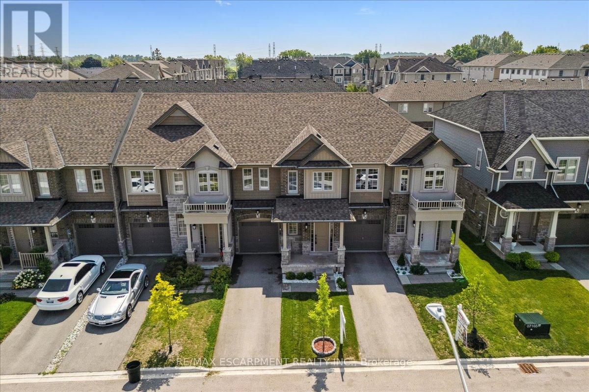 Photo 2 of 81 Beasley Grove, Hamilton ON