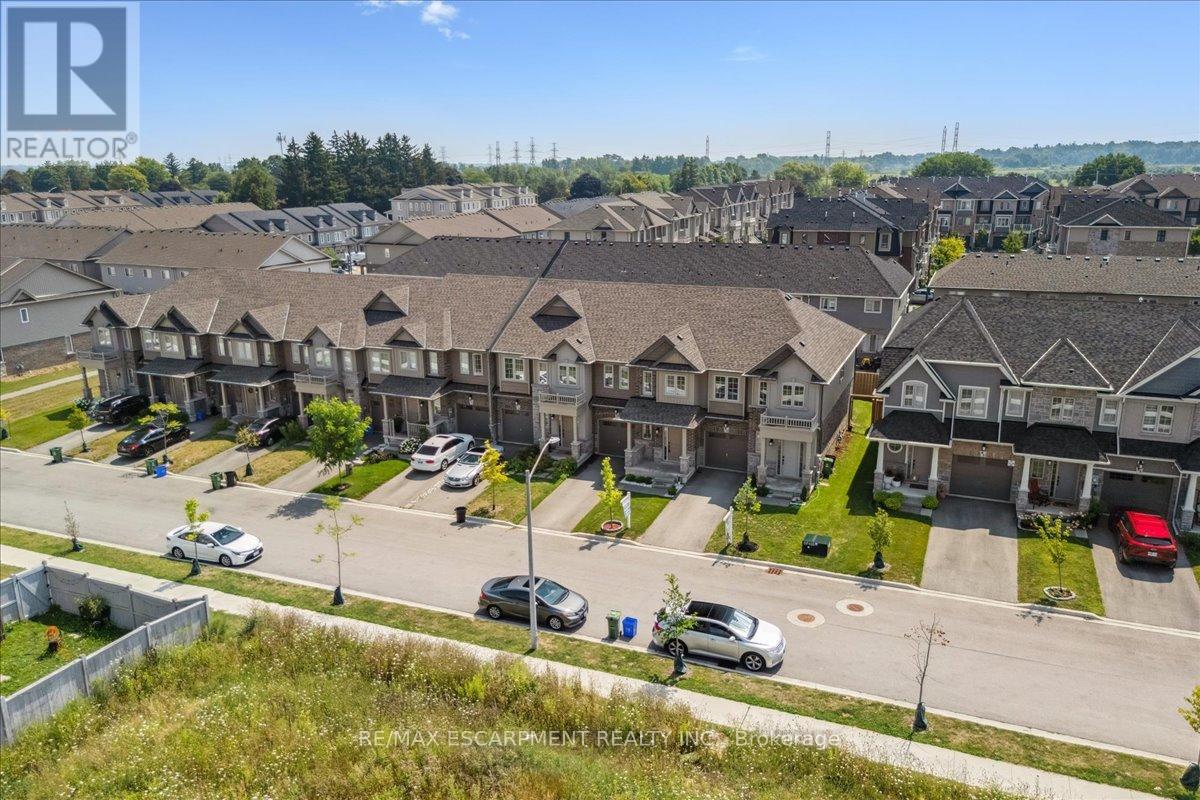 Photo 3 of 81 Beasley Grove, Hamilton ON