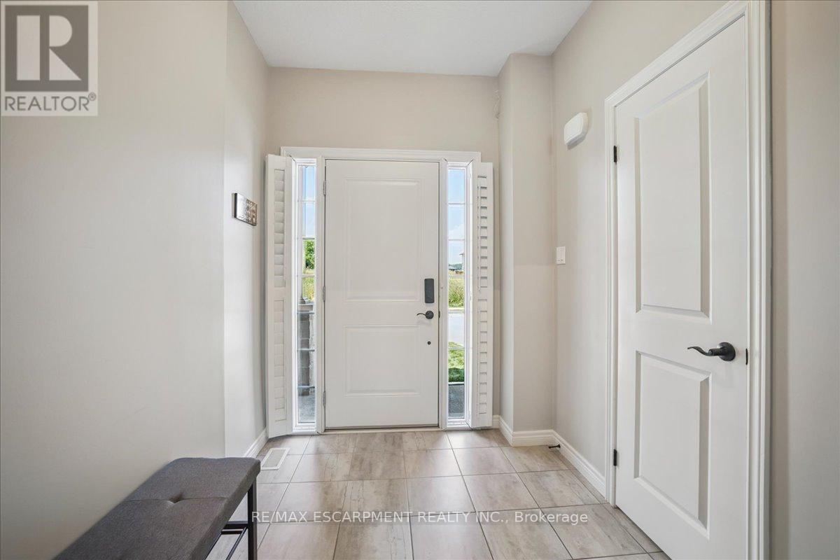 Photo 7 of 81 Beasley Grove, Hamilton ON