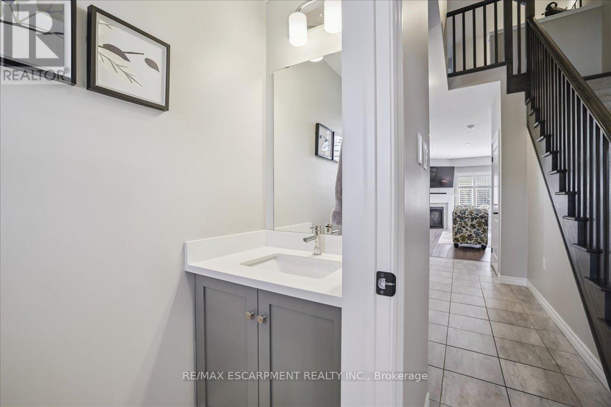 Photo 8 of 81 Beasley Grove, Hamilton ON