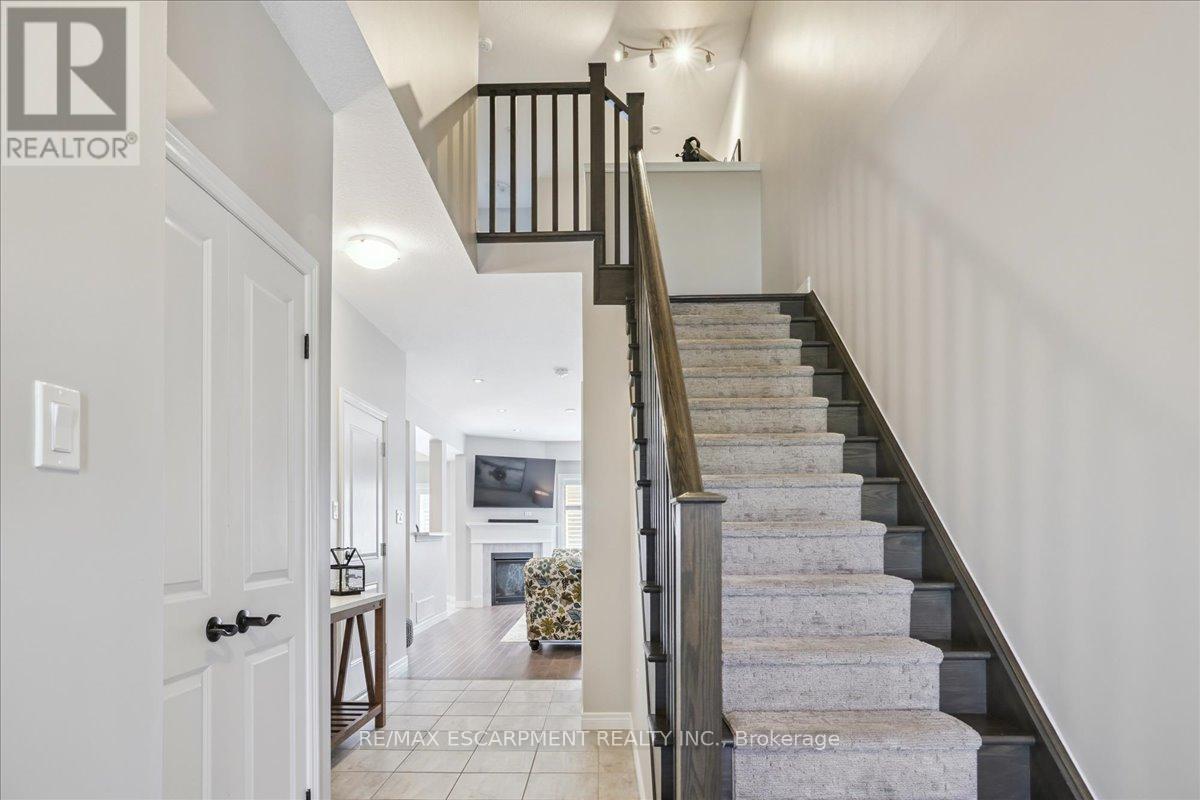 Photo 9 of 81 Beasley Grove, Hamilton ON