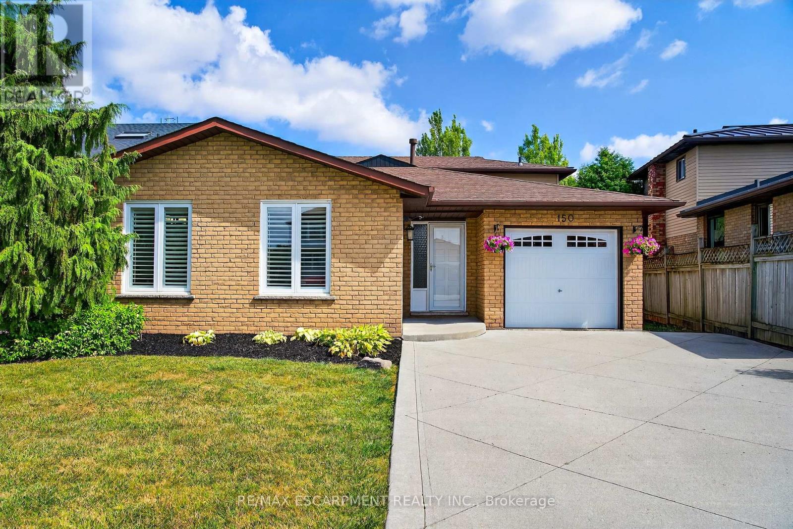 Photo 1 of 150 Solomon Crescent, Hamilton ON