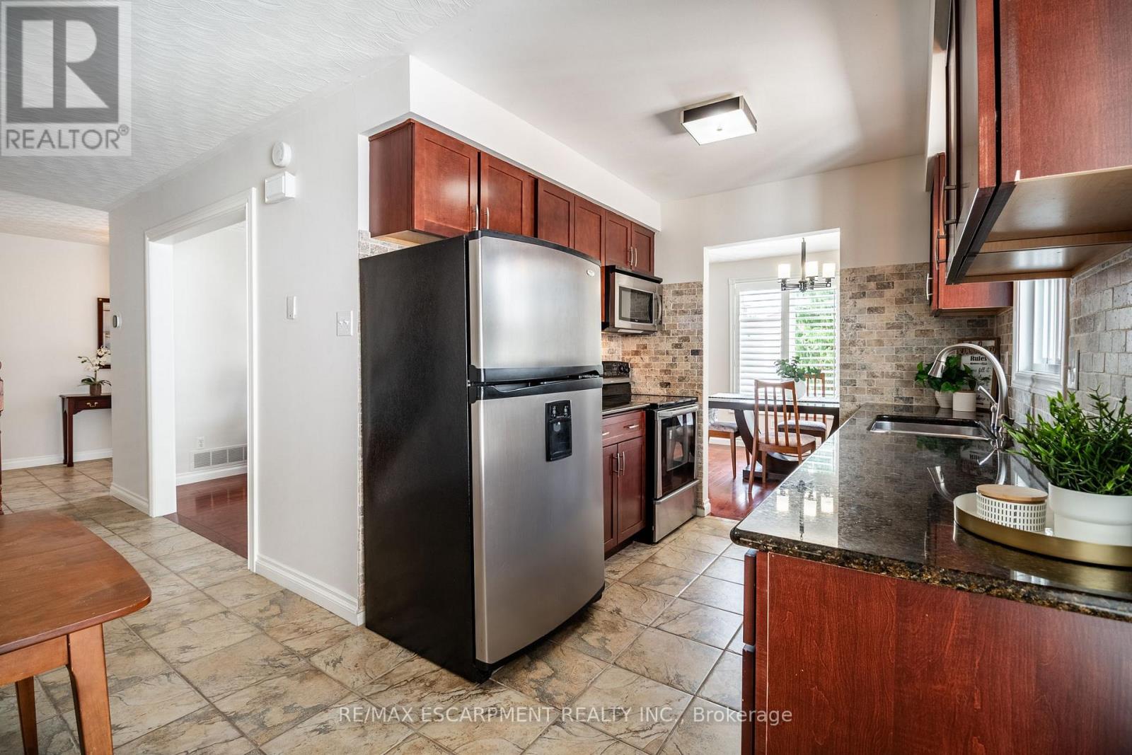 Photo 10 of 150 Solomon Crescent, Hamilton ON
