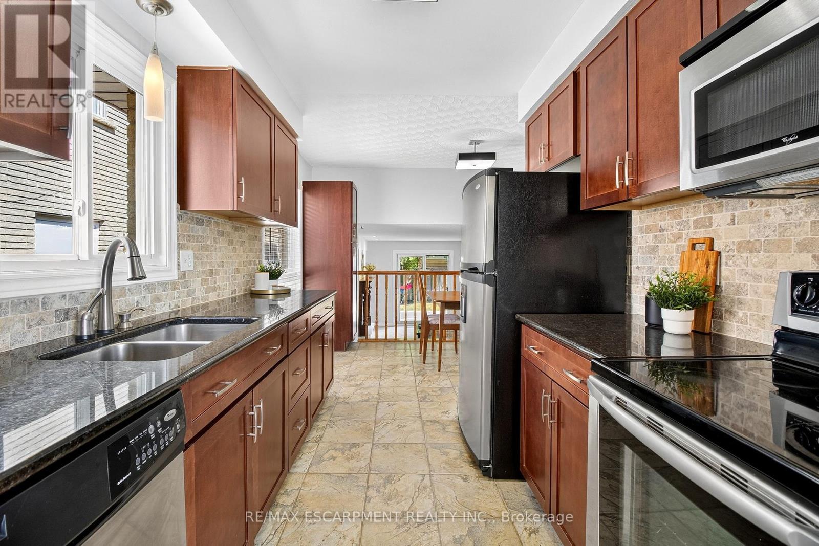 Photo 12 of 150 Solomon Crescent, Hamilton ON