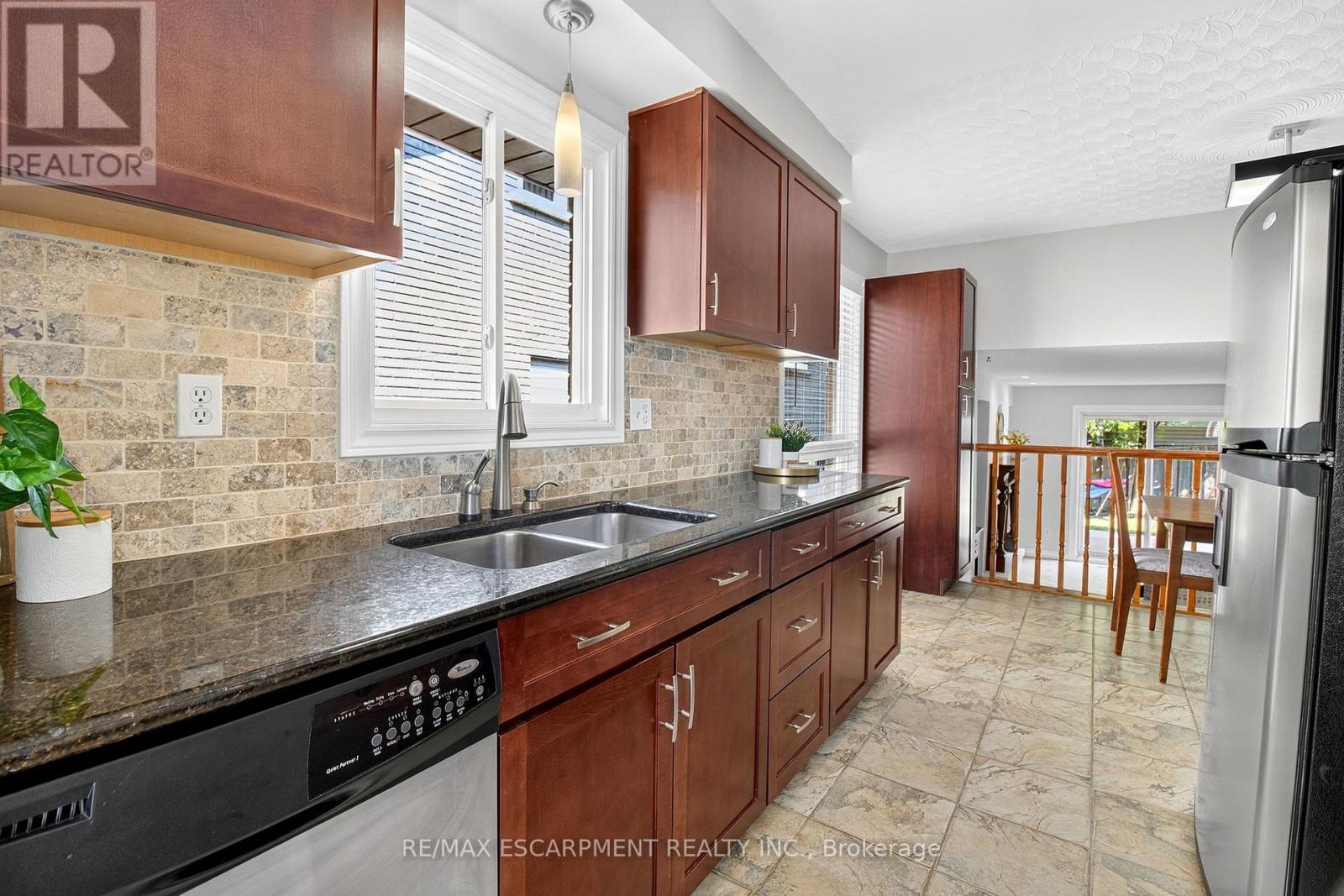 Photo 13 of 150 Solomon Crescent, Hamilton ON