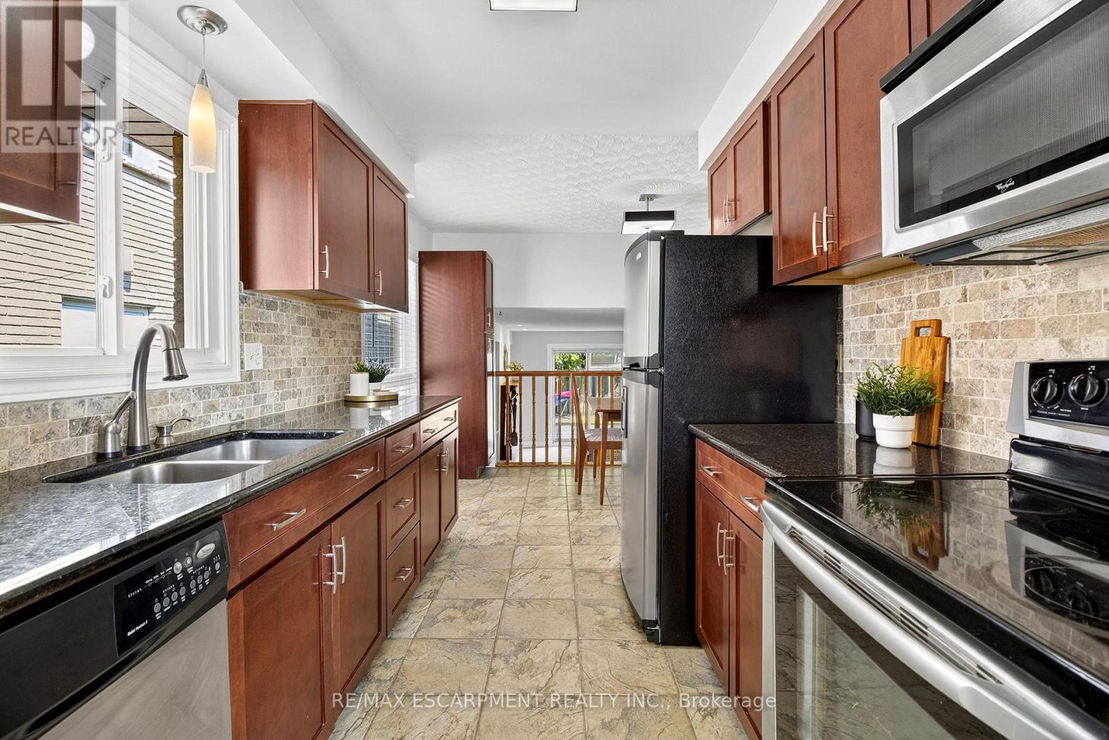 Photo 14 of 150 Solomon Crescent, Hamilton ON