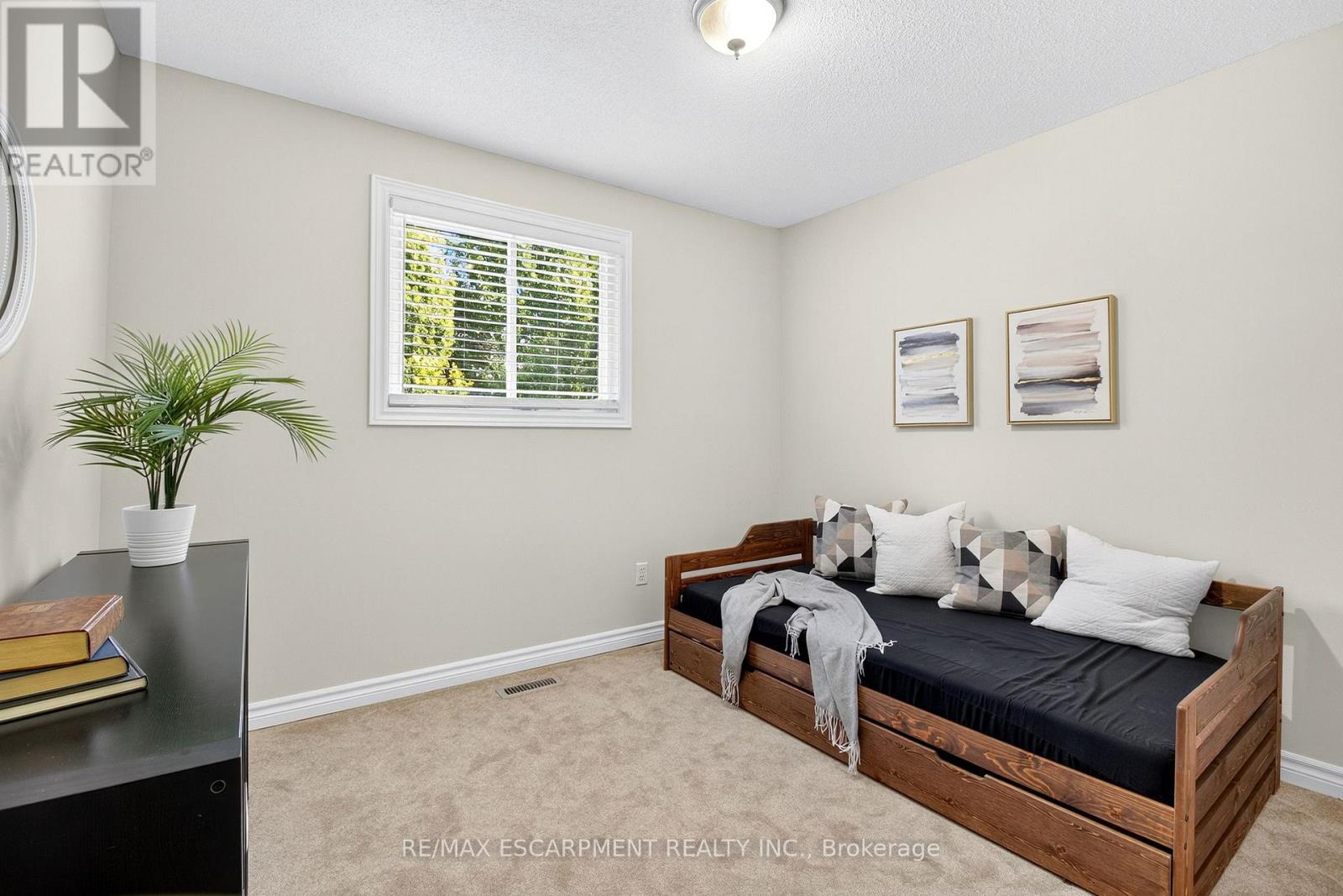 Photo 18 of 150 Solomon Crescent, Hamilton ON