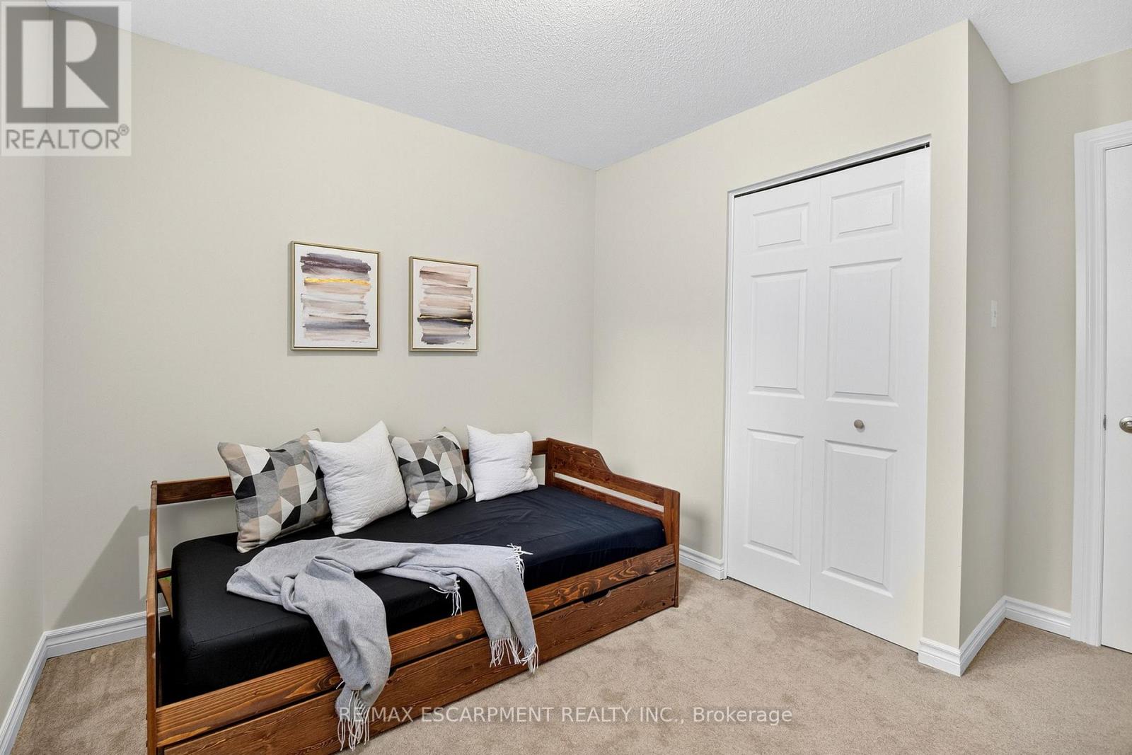 Photo 19 of 150 Solomon Crescent, Hamilton ON