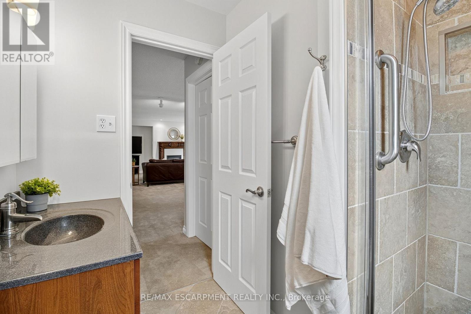 Photo 21 of 150 Solomon Crescent, Hamilton ON