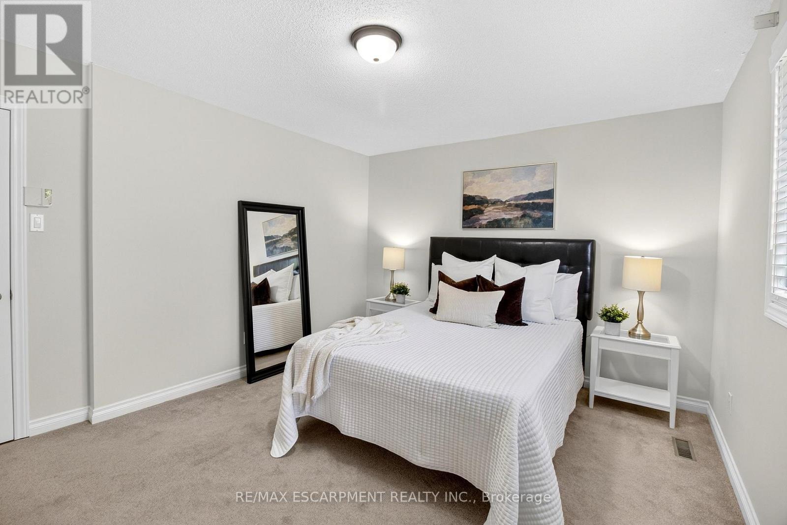 Photo 23 of 150 Solomon Crescent, Hamilton ON