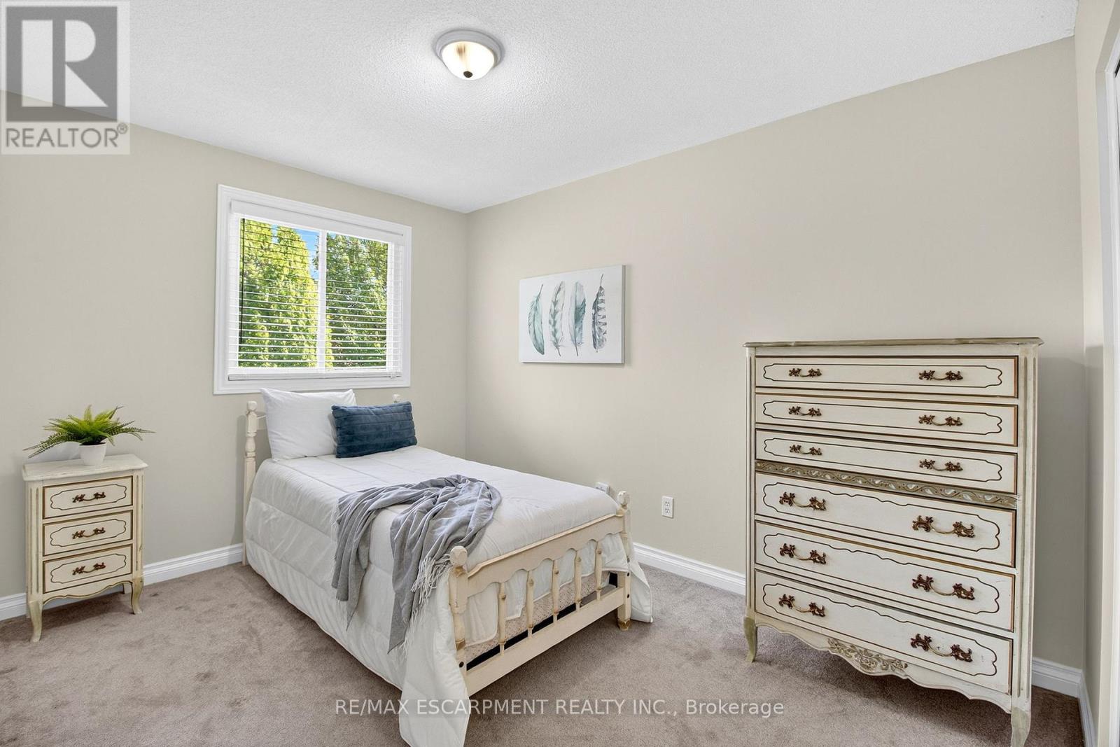 Photo 26 of 150 Solomon Crescent, Hamilton ON