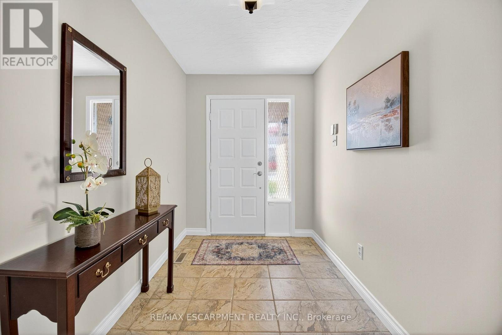 Photo 3 of 150 Solomon Crescent, Hamilton ON