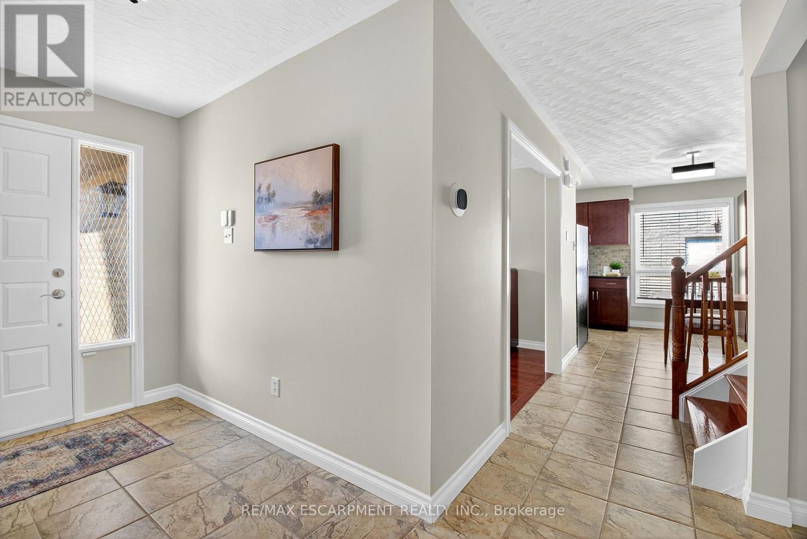 Photo 5 of 150 Solomon Crescent, Hamilton ON