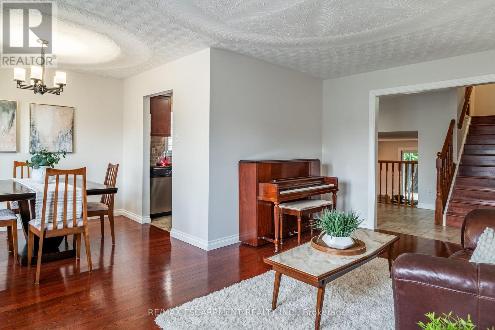 Photo 8 of 150 Solomon Crescent, Hamilton ON