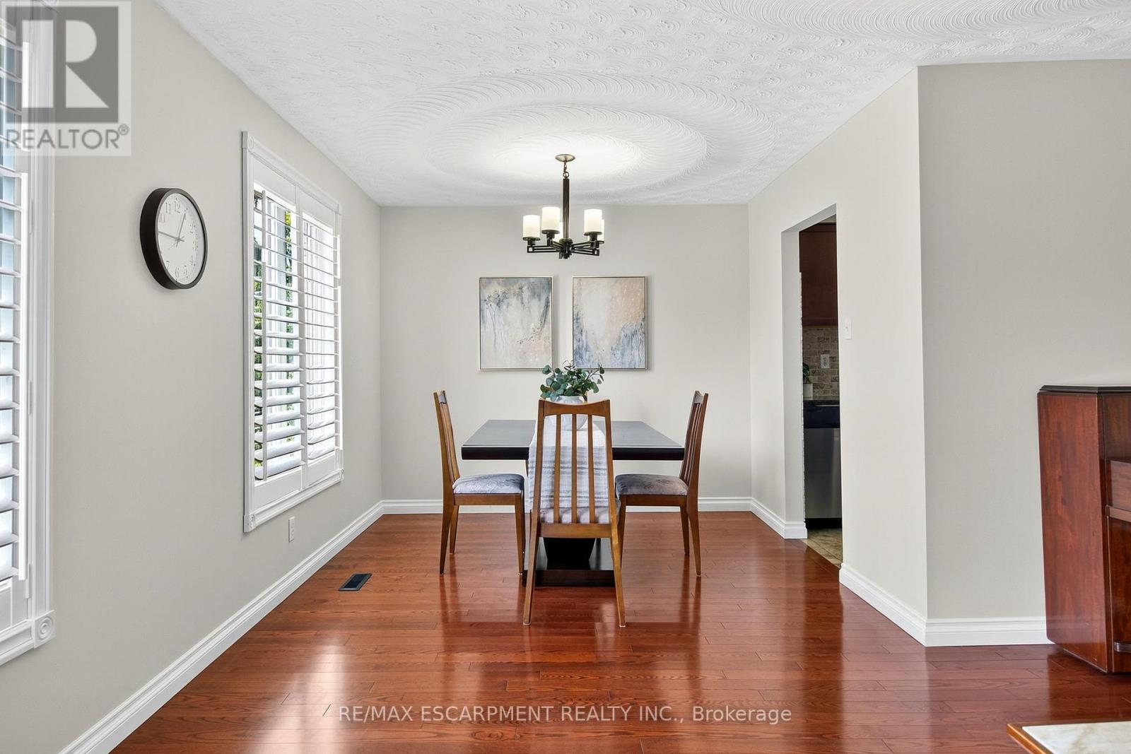 Photo 9 of 150 Solomon Crescent, Hamilton ON