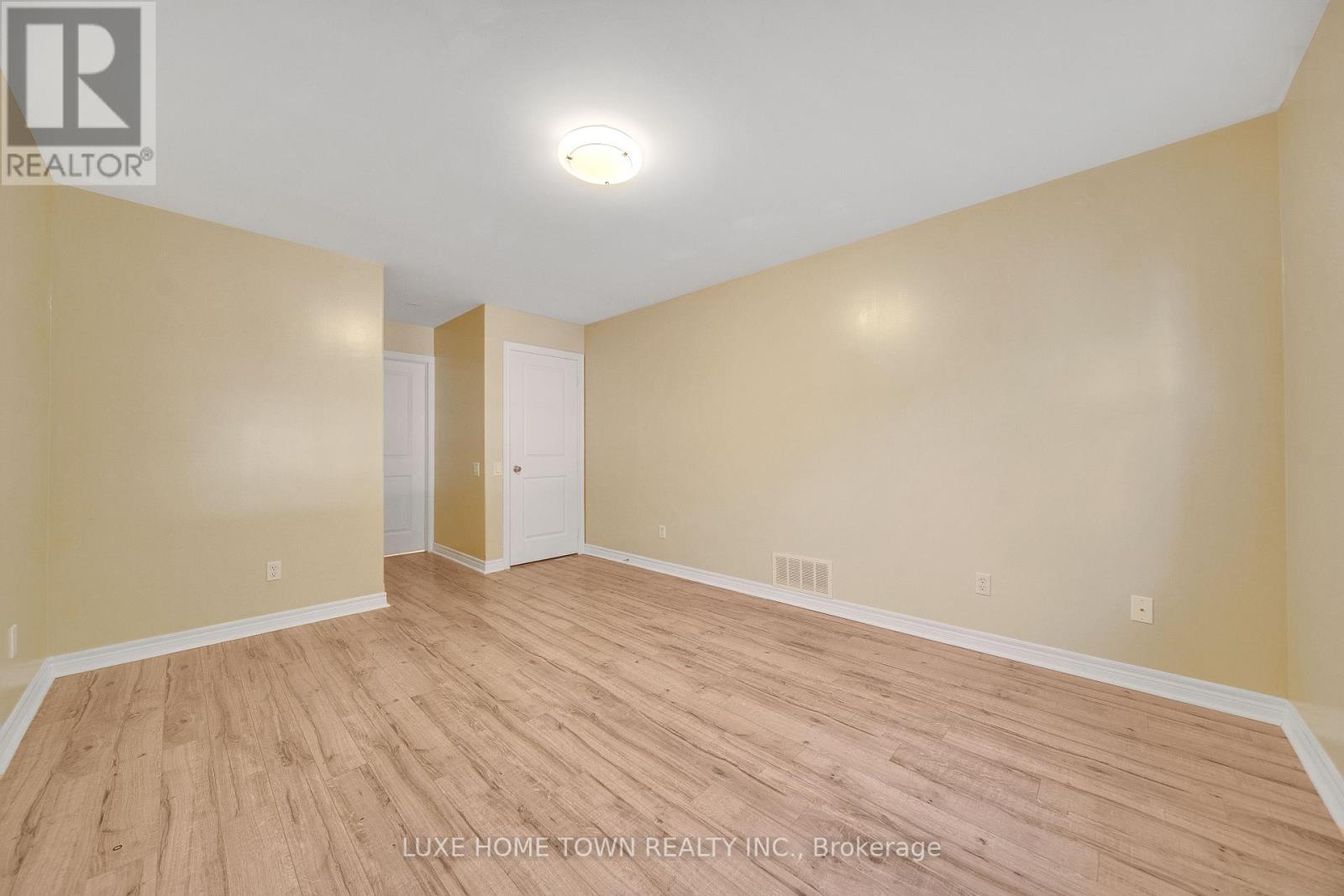 Photo 18 of 2 Chicory Crescent, St Catharines ON