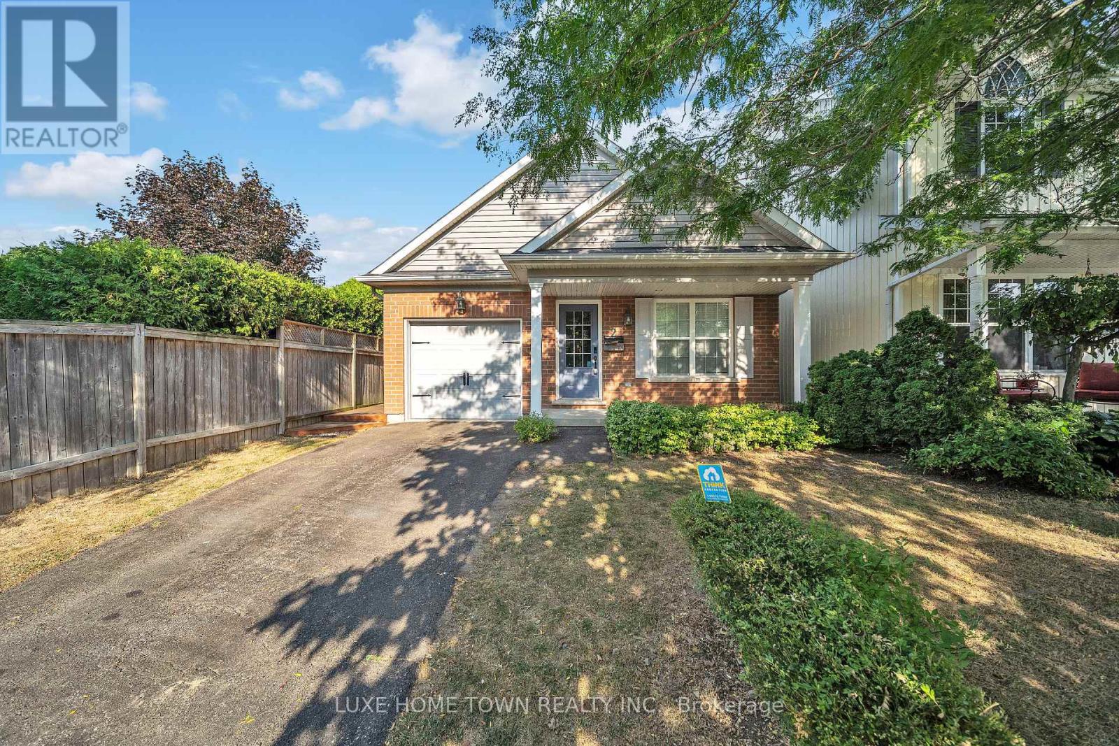 Photo 12 of 2 Chicory Crescent, St Catharines ON