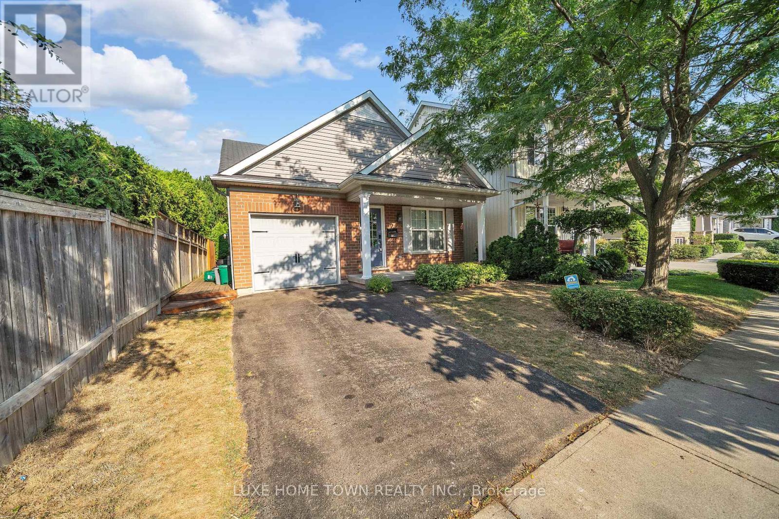 Photo 19 of 2 Chicory Crescent, St Catharines ON