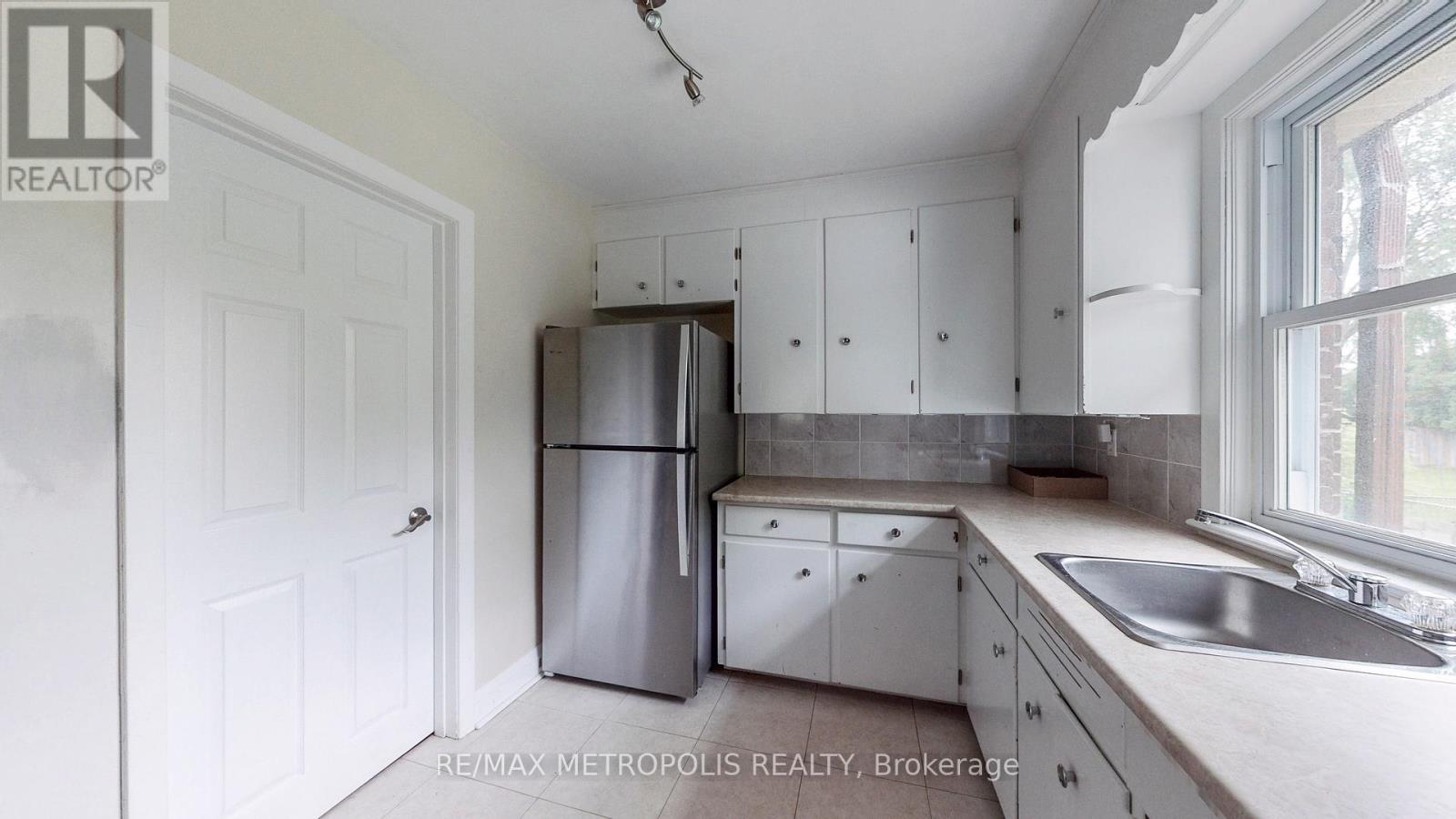 Photo 15 of Main 1020 Brewer Street, Peterborough Central ON