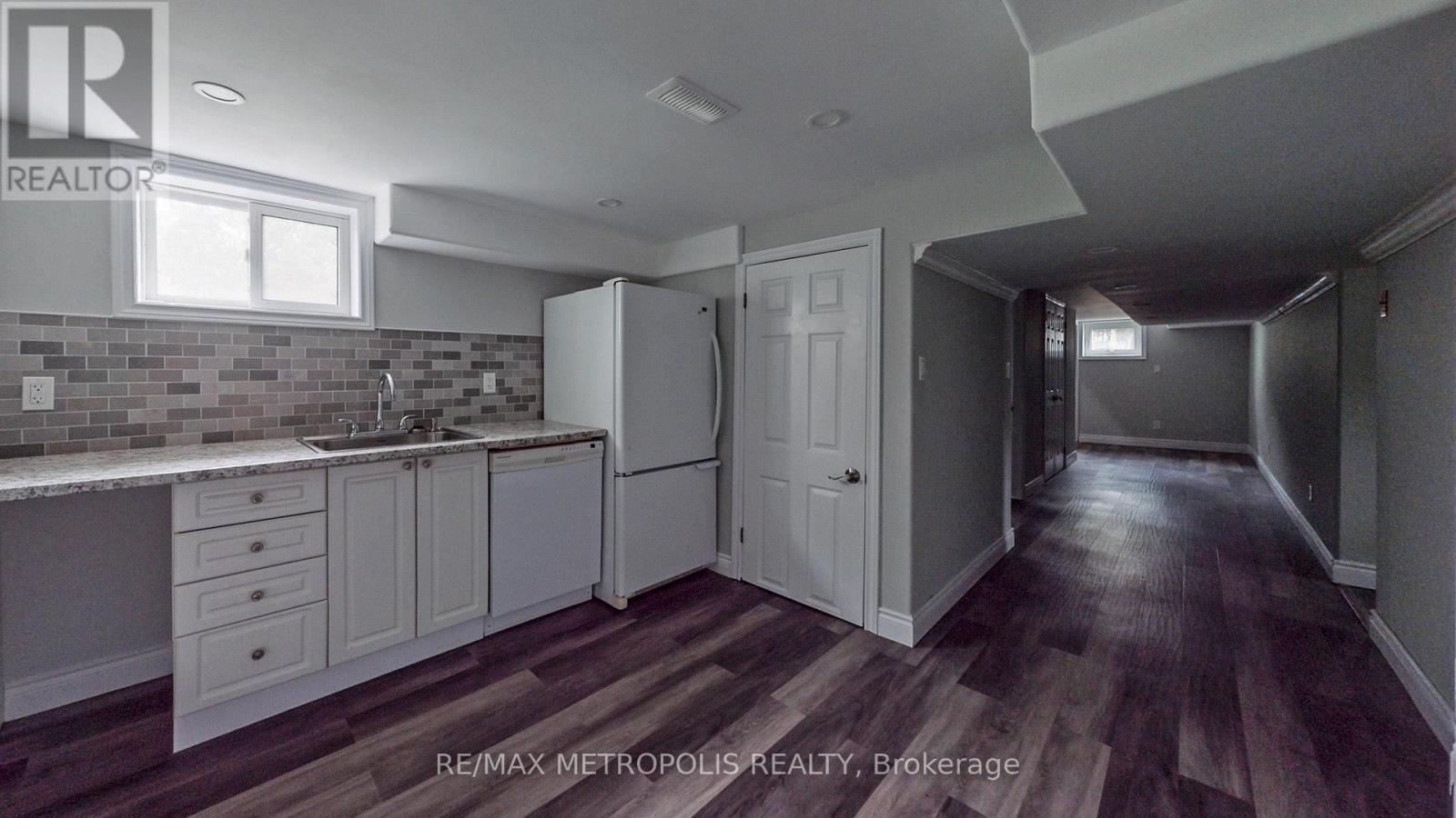 Photo 30 of Main 1020 Brewer Street, Peterborough Central ON