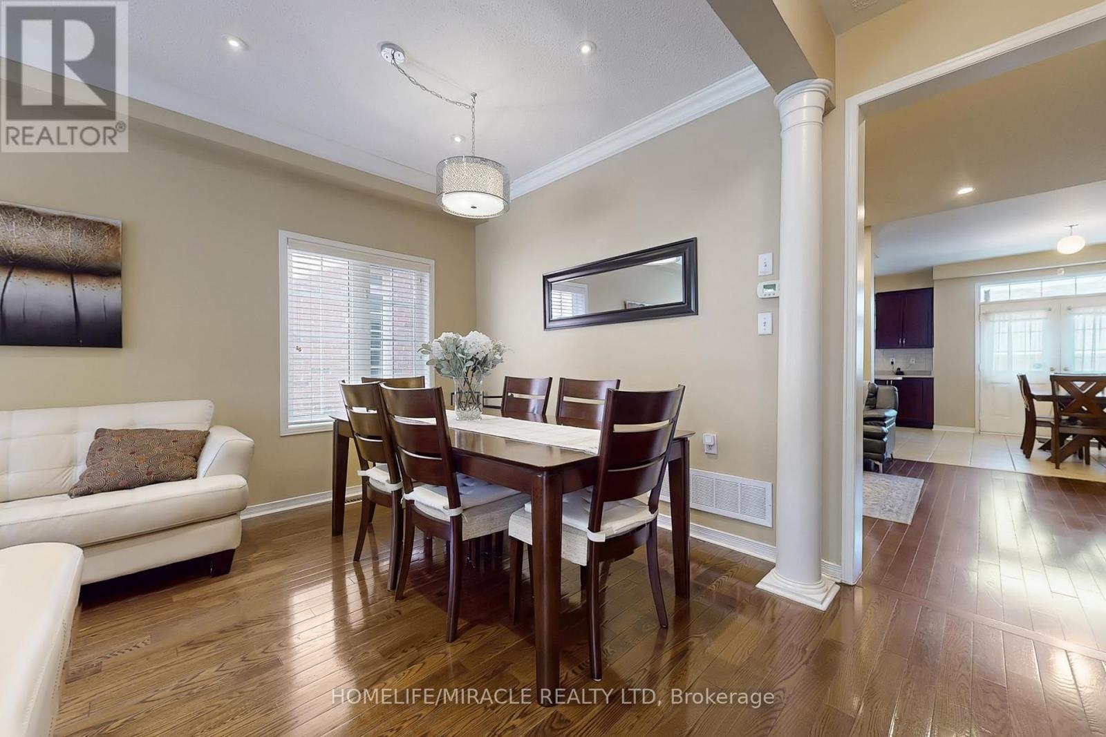 Photo 10 of 39 Evaridge Drive, Markham ON