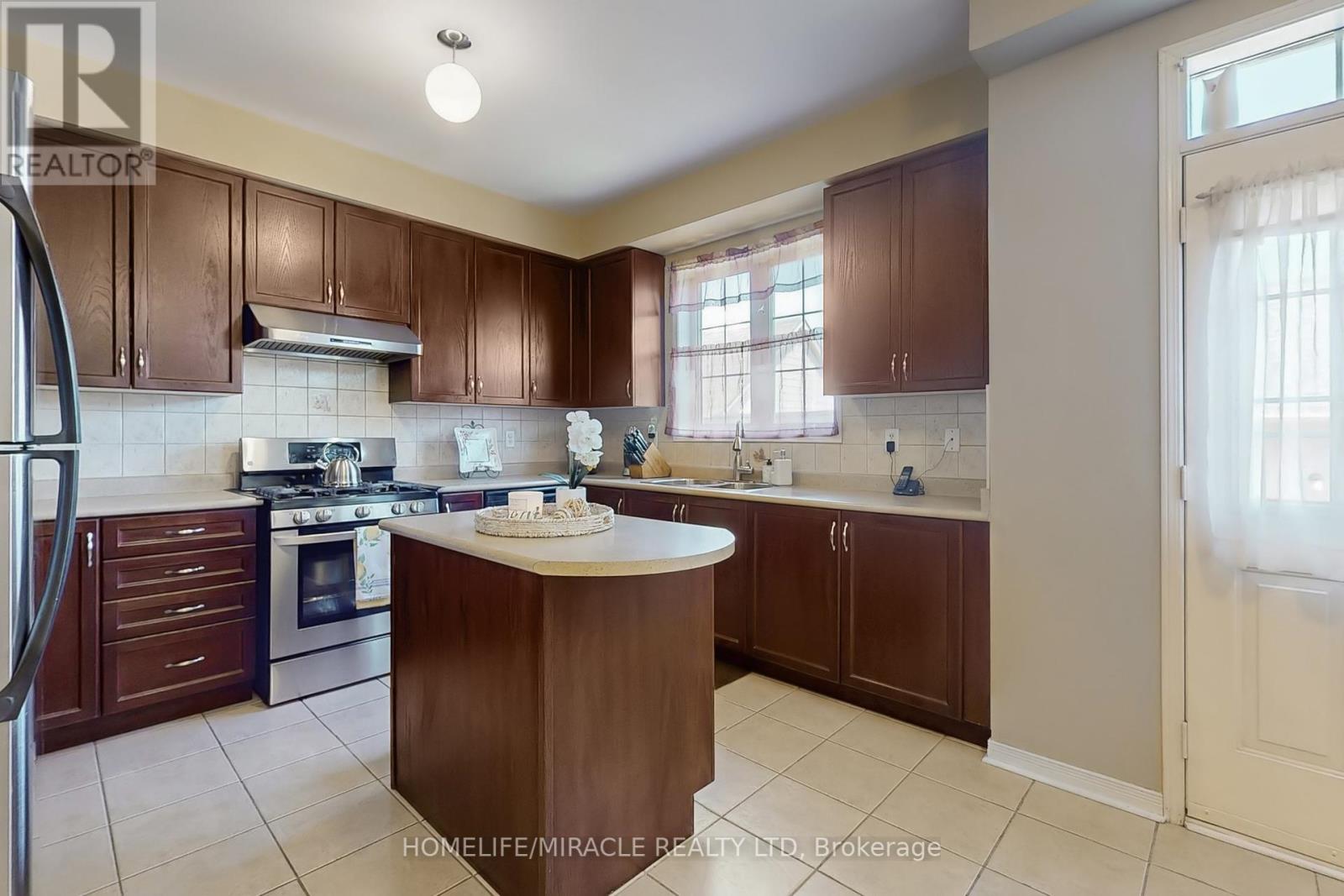 Photo 15 of 39 Evaridge Drive, Markham ON