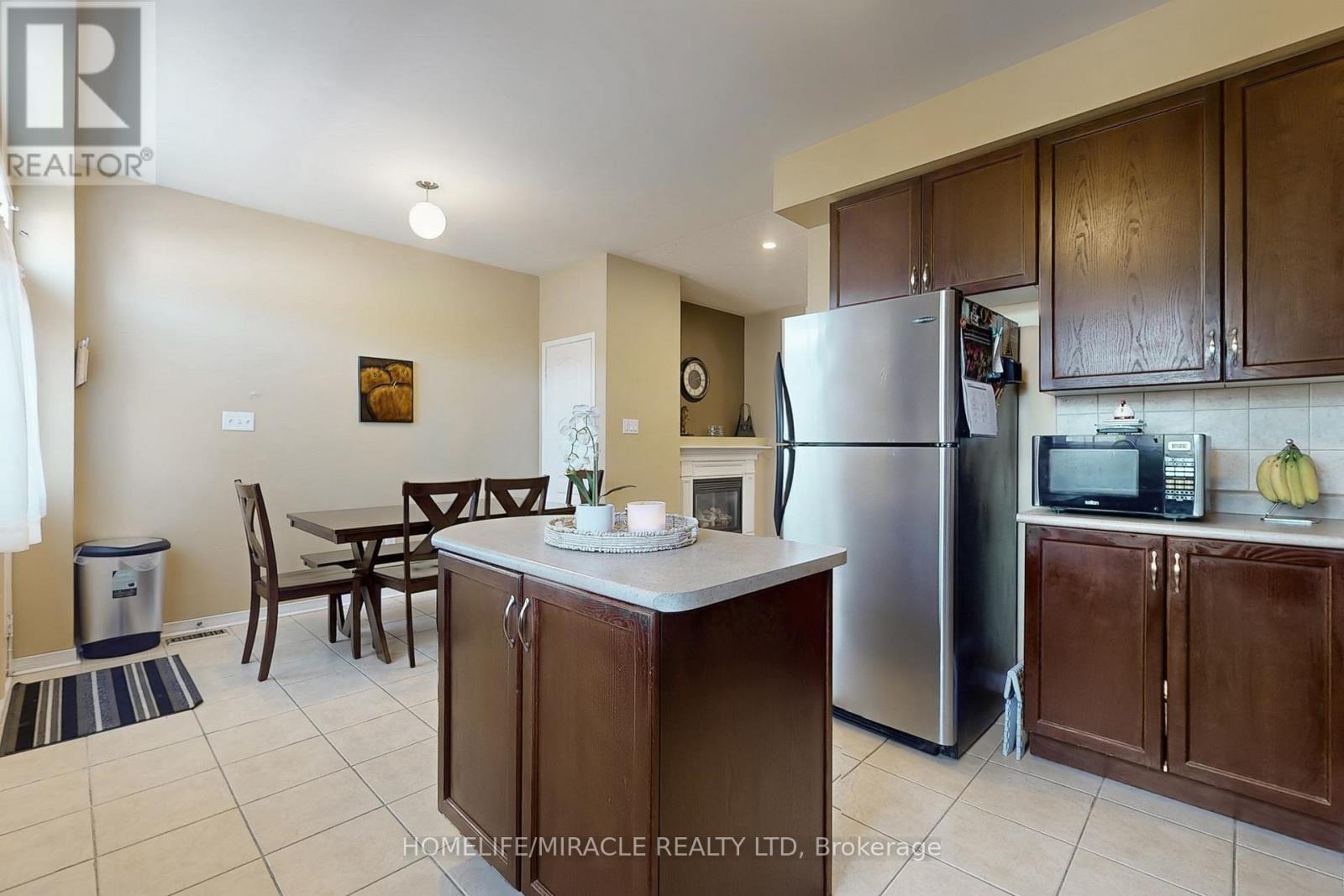 Photo 17 of 39 Evaridge Drive, Markham ON