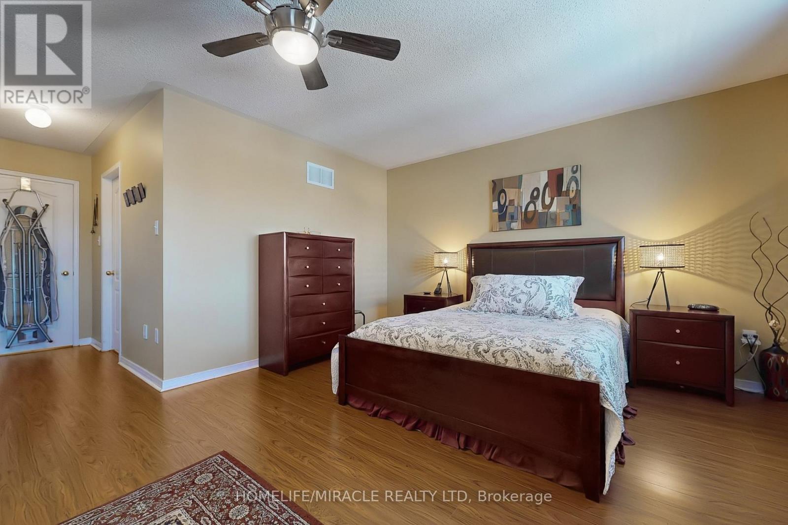 Photo 25 of 39 Evaridge Drive, Markham ON