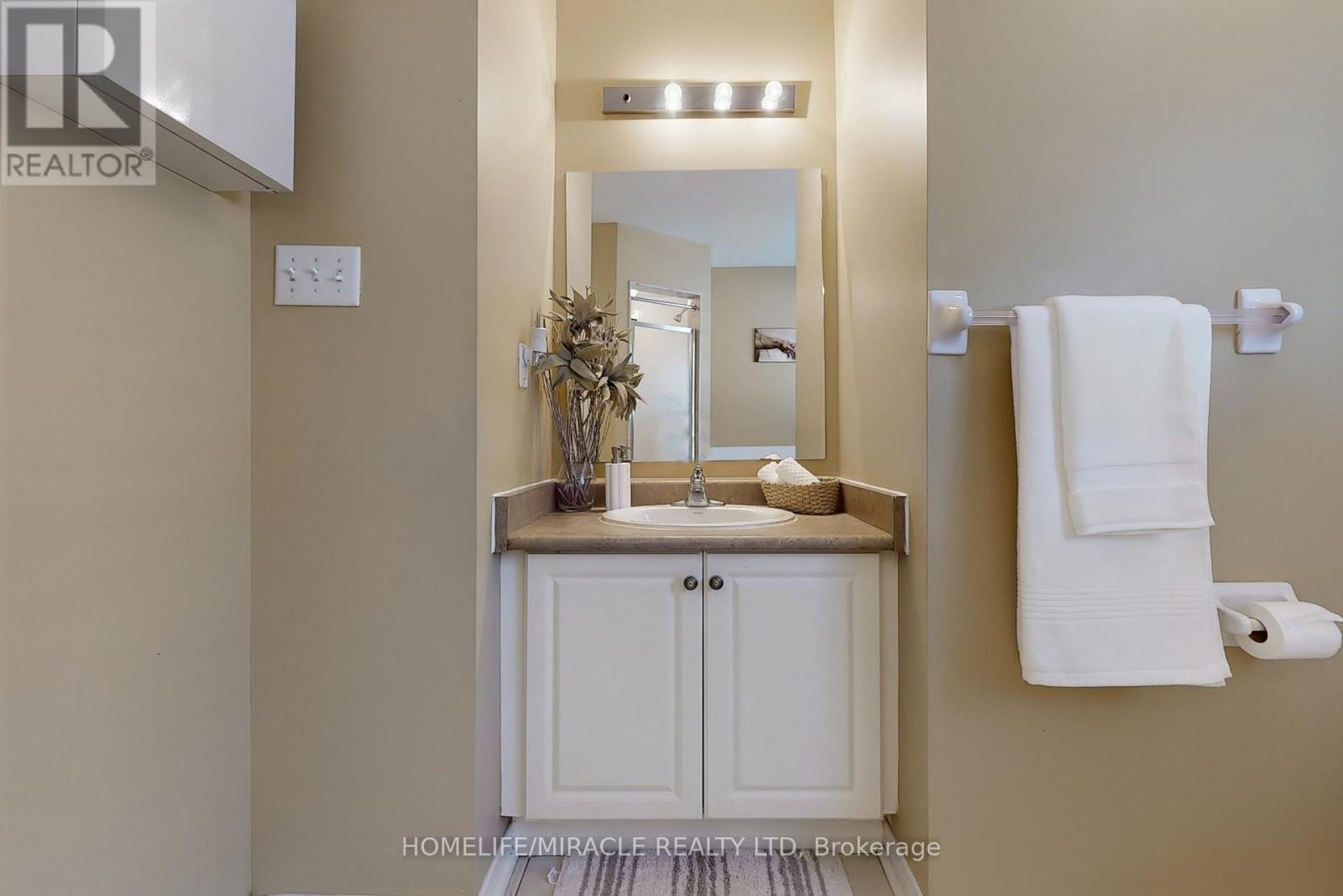 Photo 26 of 39 Evaridge Drive, Markham ON