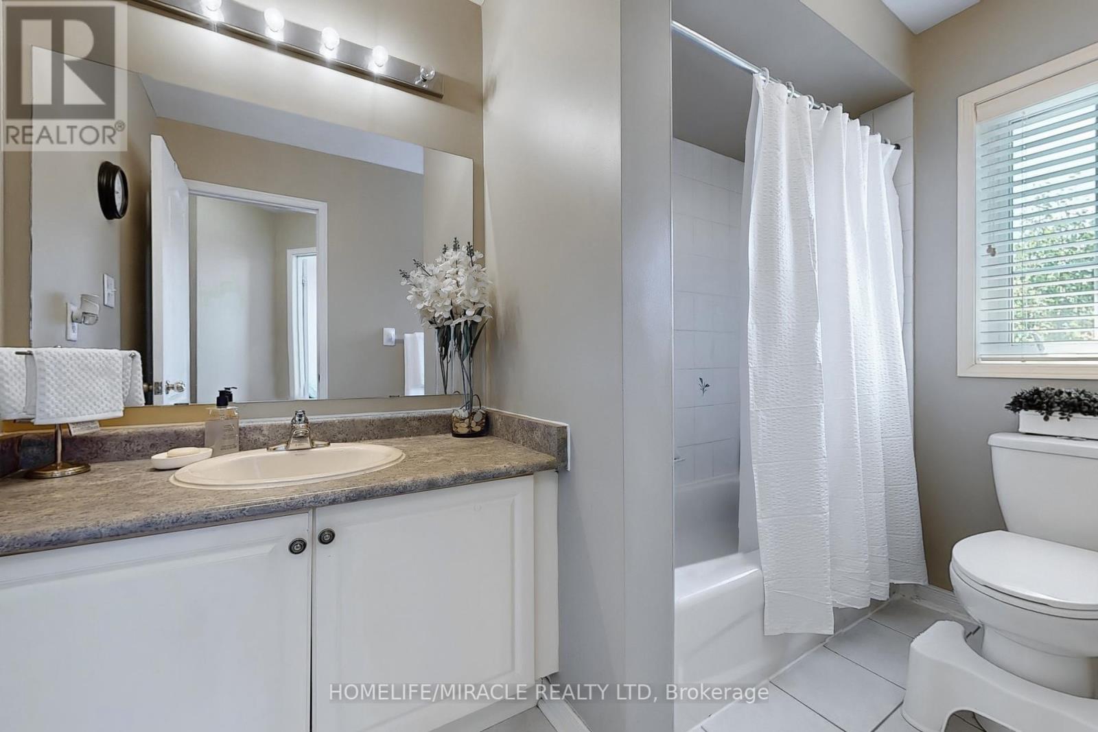 Photo 32 of 39 Evaridge Drive, Markham ON